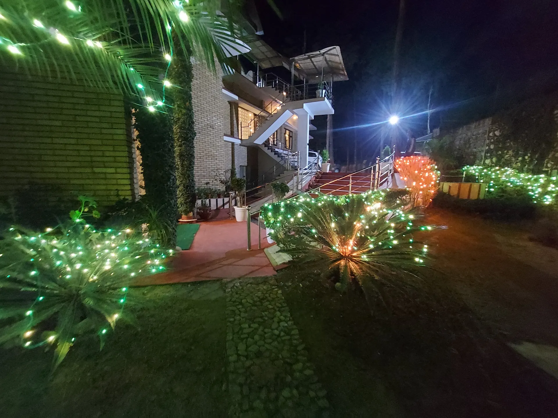 Vaapi Comfort Inn (A Unit Of SAM Hotels) Garden
