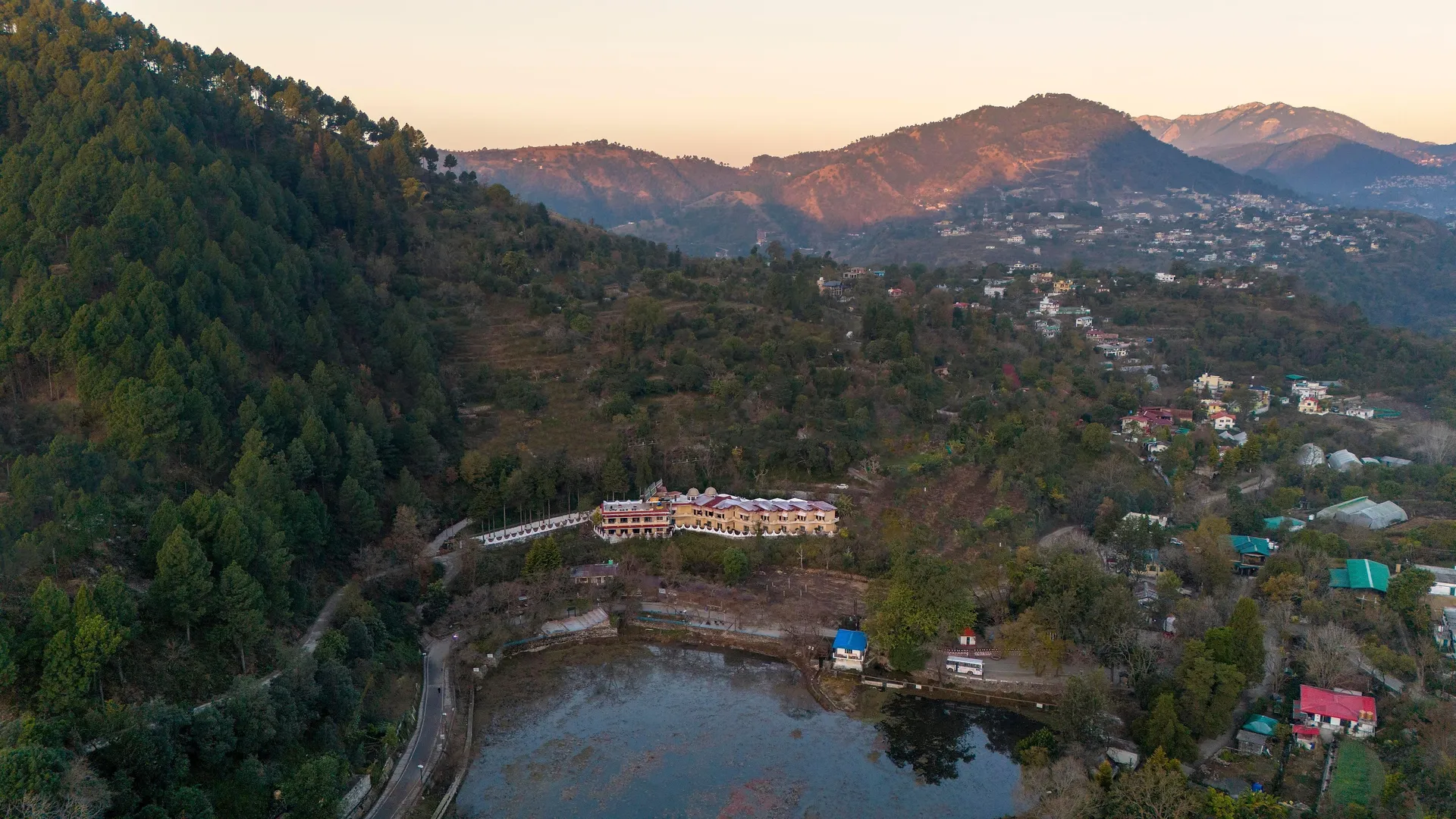 Vaapi Comfort Inn (A Unit Of SAM Hotels) Outdoors