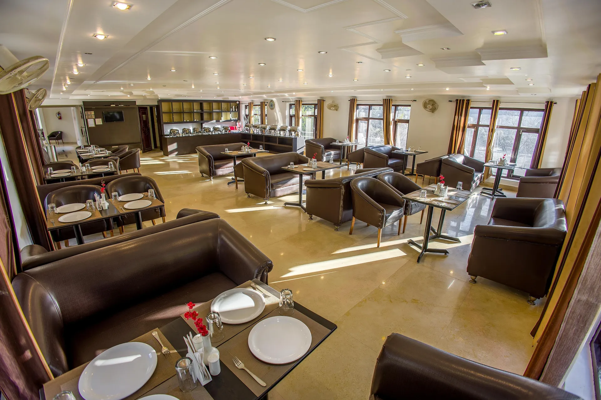 Vaapi Comfort Inn (A Unit Of SAM Hotels) Restaurant