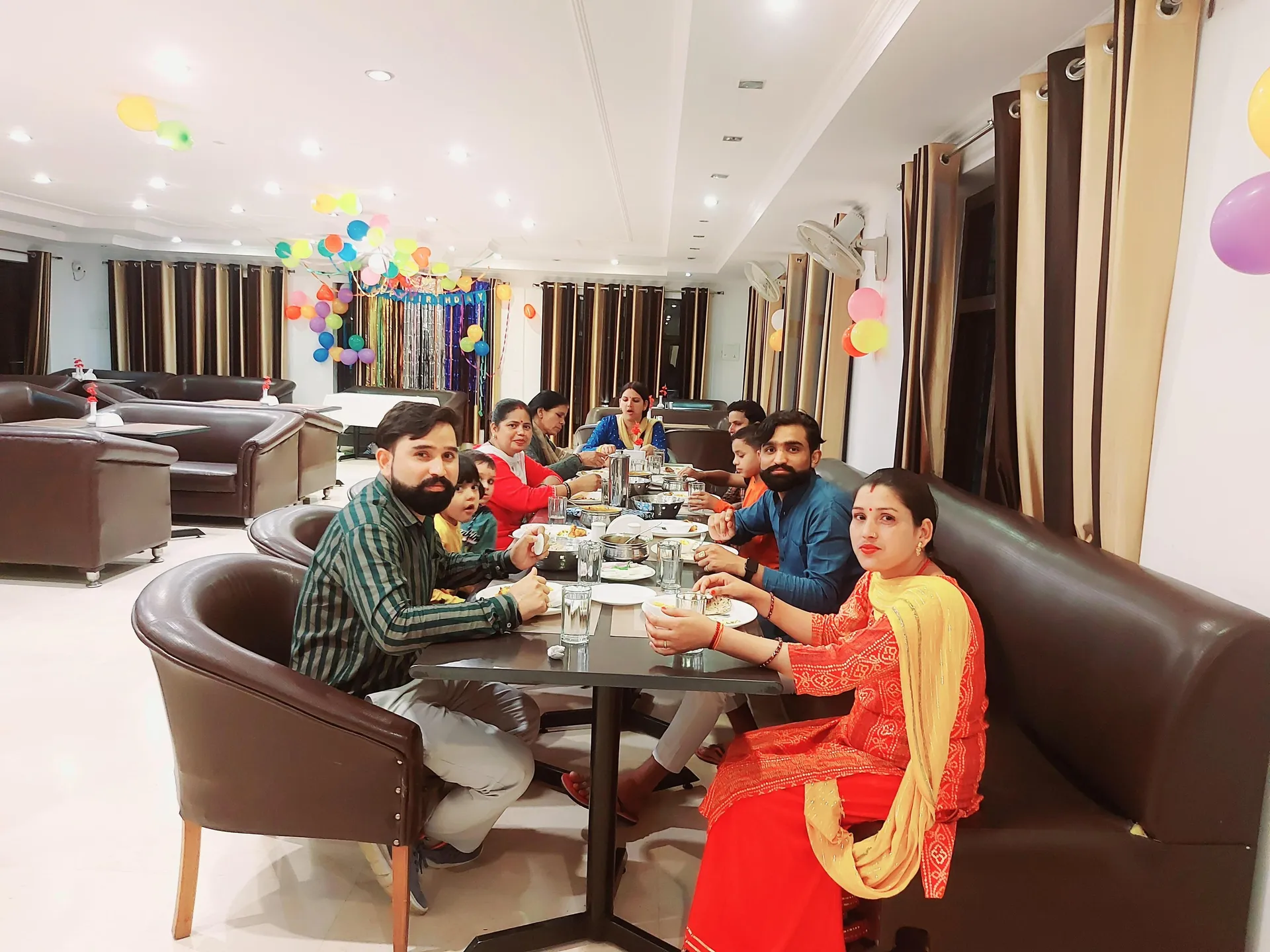 Vaapi Comfort Inn (A Unit Of SAM Hotels) Restaurant