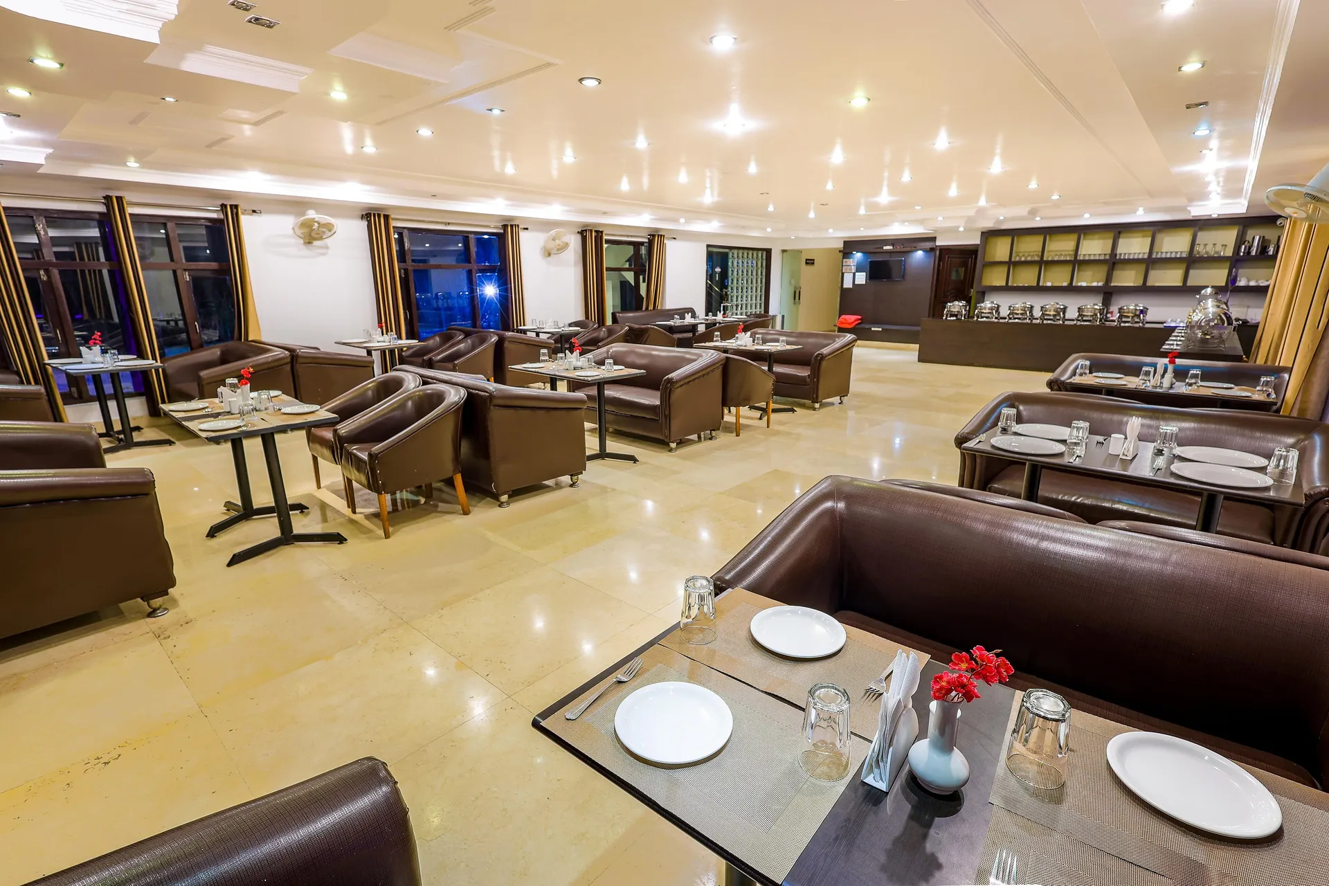 Vaapi Comfort Inn (A Unit Of SAM Hotels) Restaurant