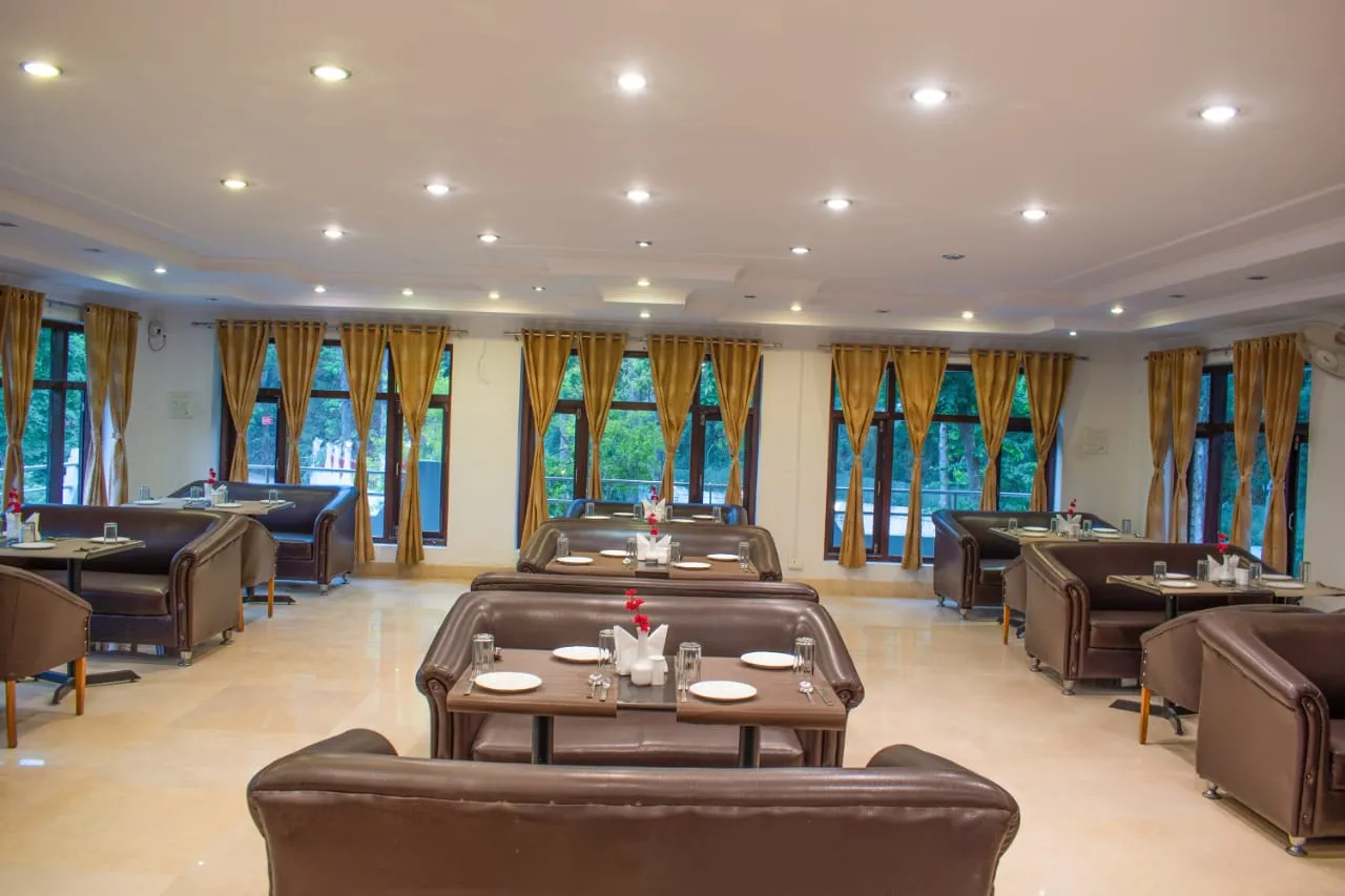 Vaapi Comfort Inn (A Unit Of SAM Hotels) Restaurant