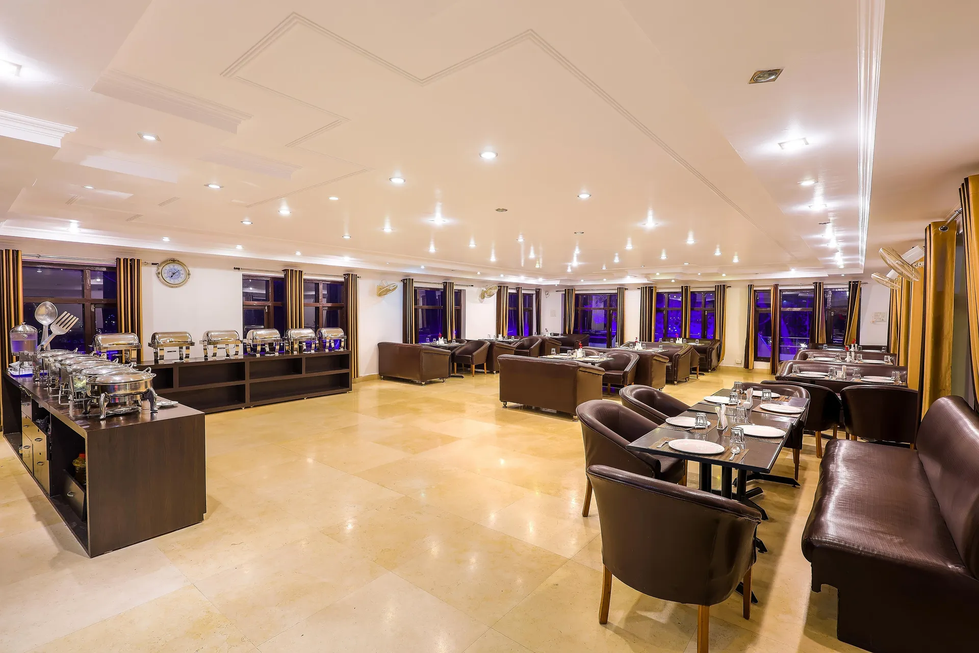Vaapi Comfort Inn (A Unit Of SAM Hotels) Restaurant