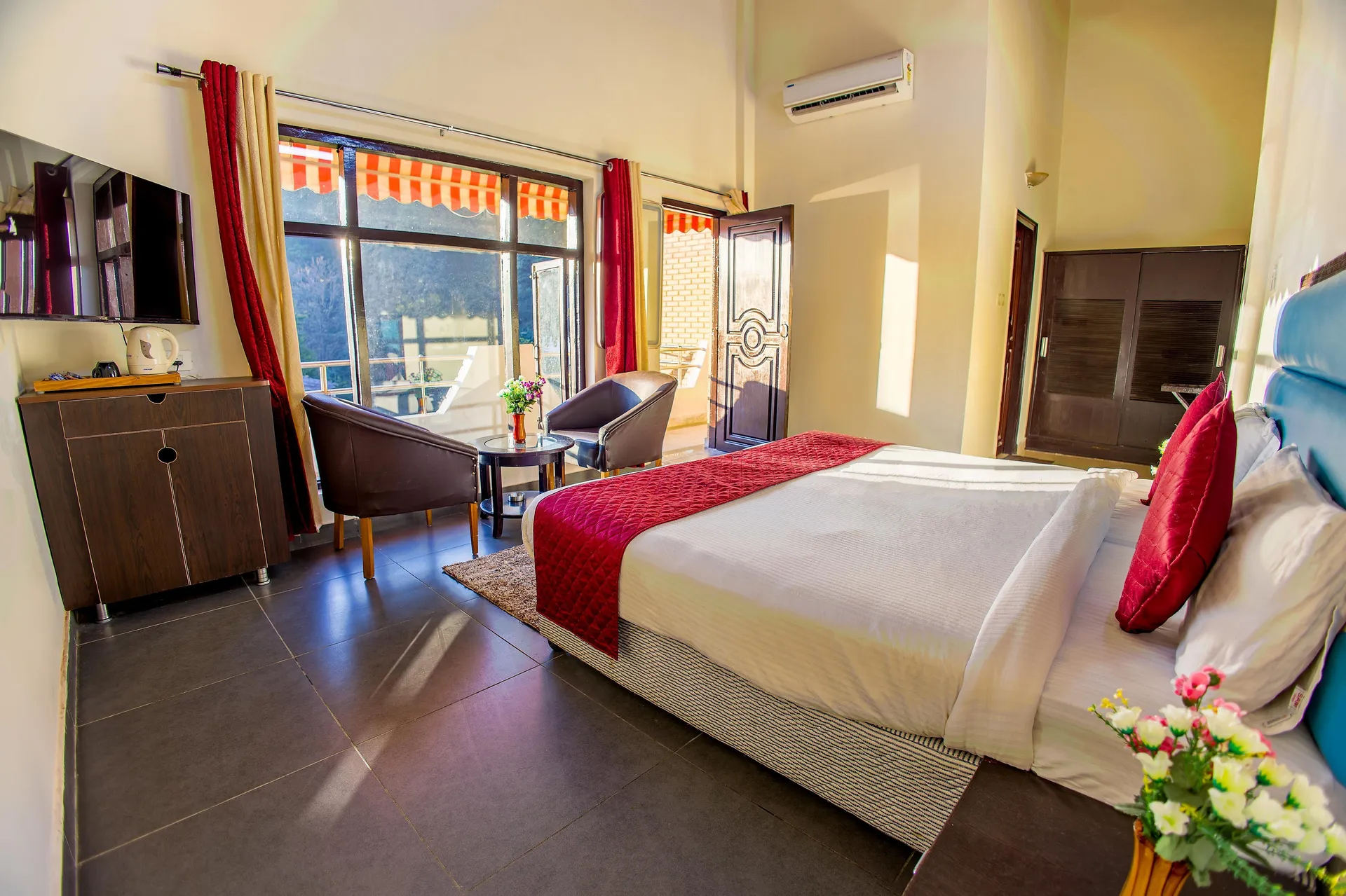 Vaapi Comfort Inn (A Unit Of SAM Hotels) Room