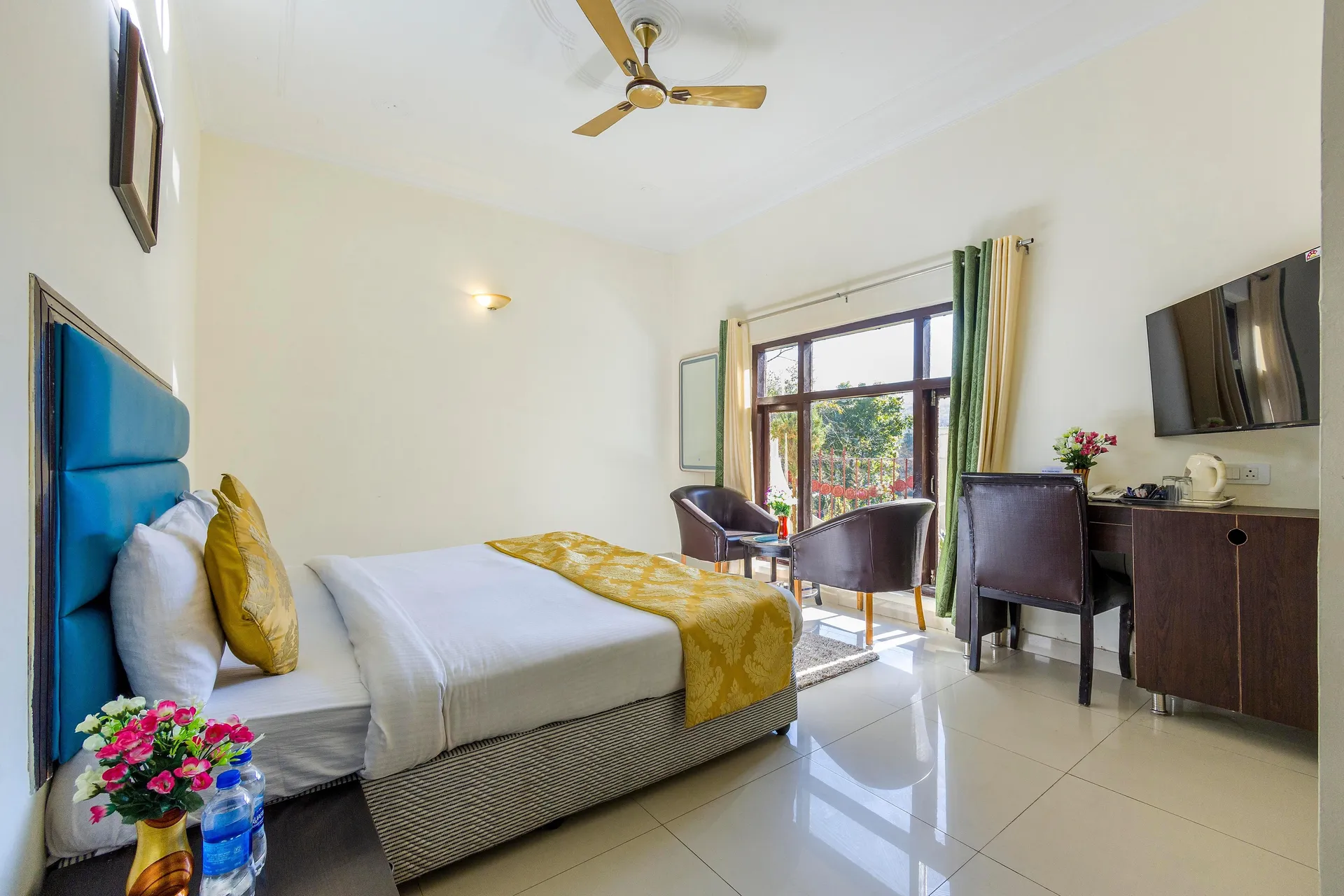 Vaapi Comfort Inn (A Unit Of SAM Hotels) Room