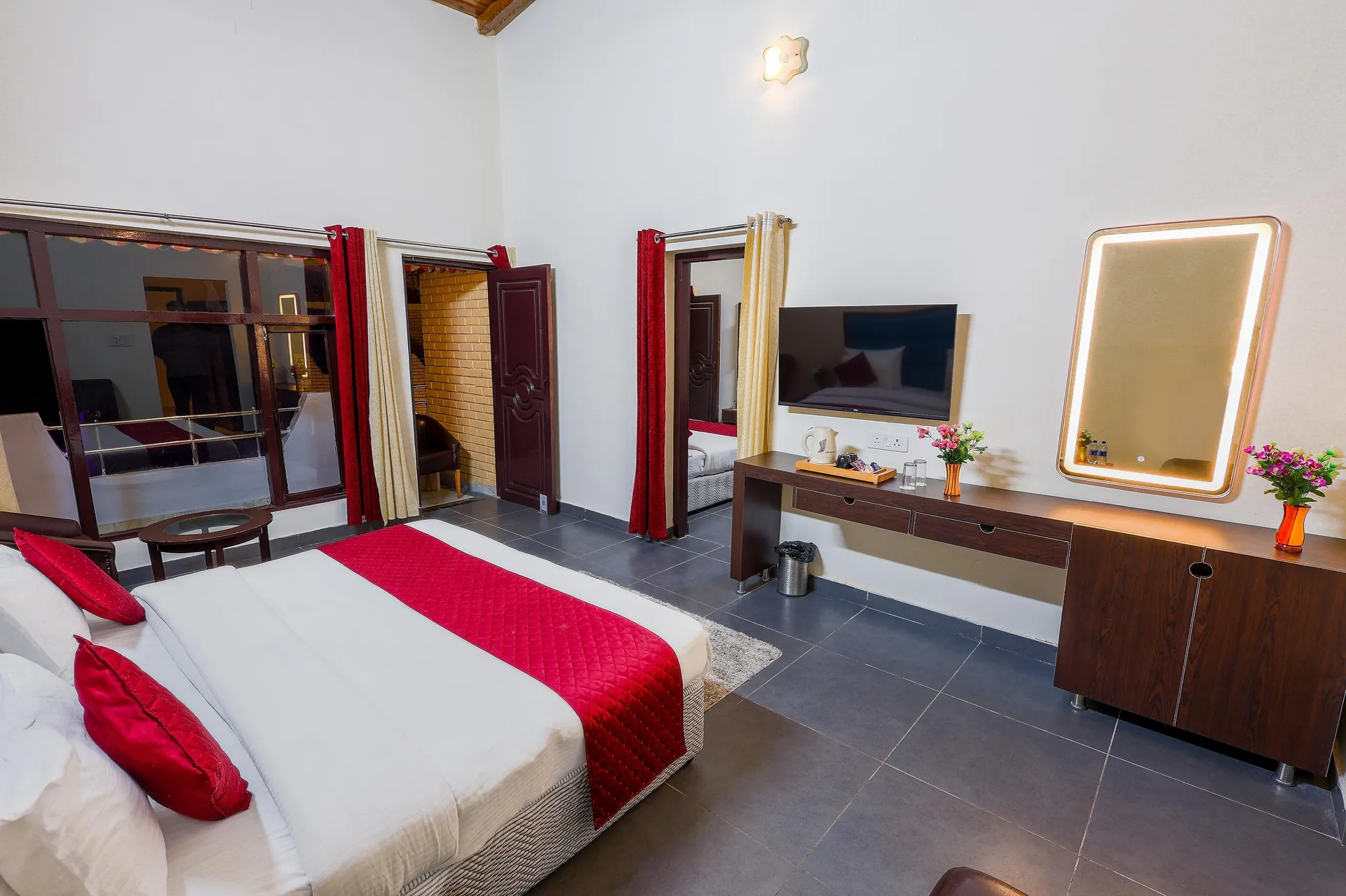 Vaapi Comfort Inn (A Unit Of SAM Hotels) Room