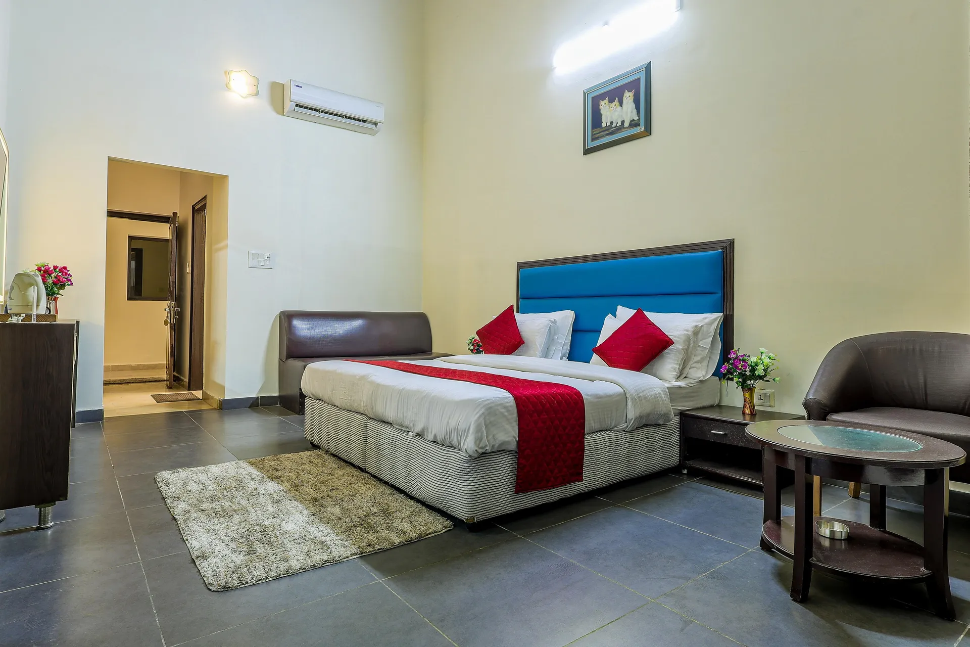Vaapi Comfort Inn (A Unit Of SAM Hotels) Room