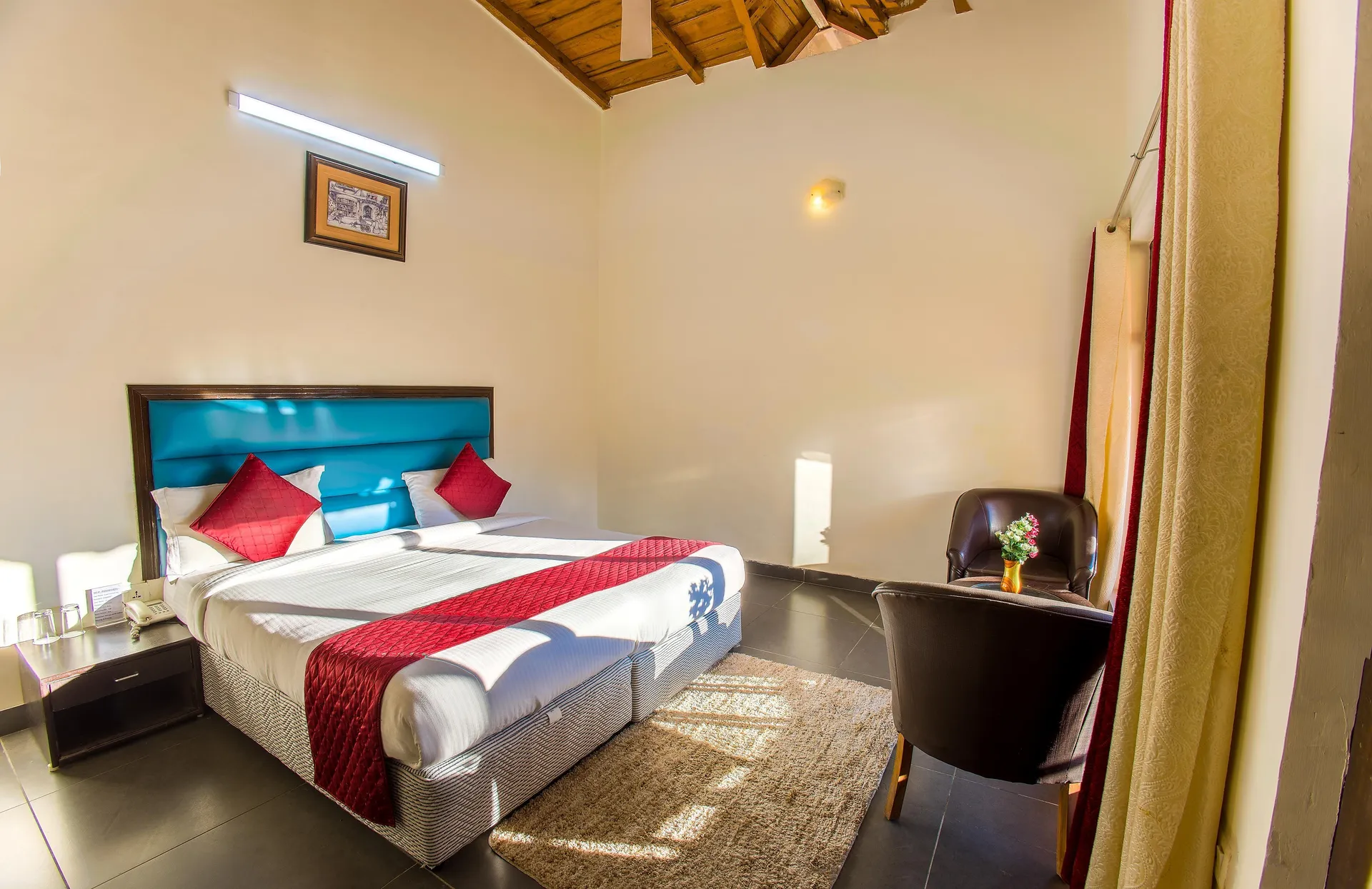 Vaapi Comfort Inn (A Unit Of SAM Hotels) Room