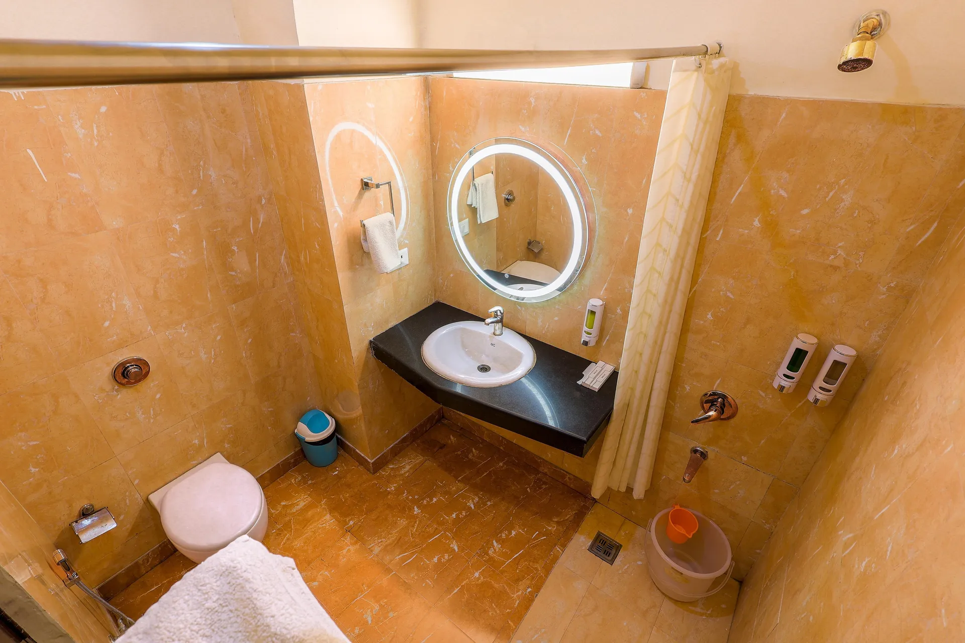 Vaapi Comfort Inn (A Unit Of SAM Hotels) Room