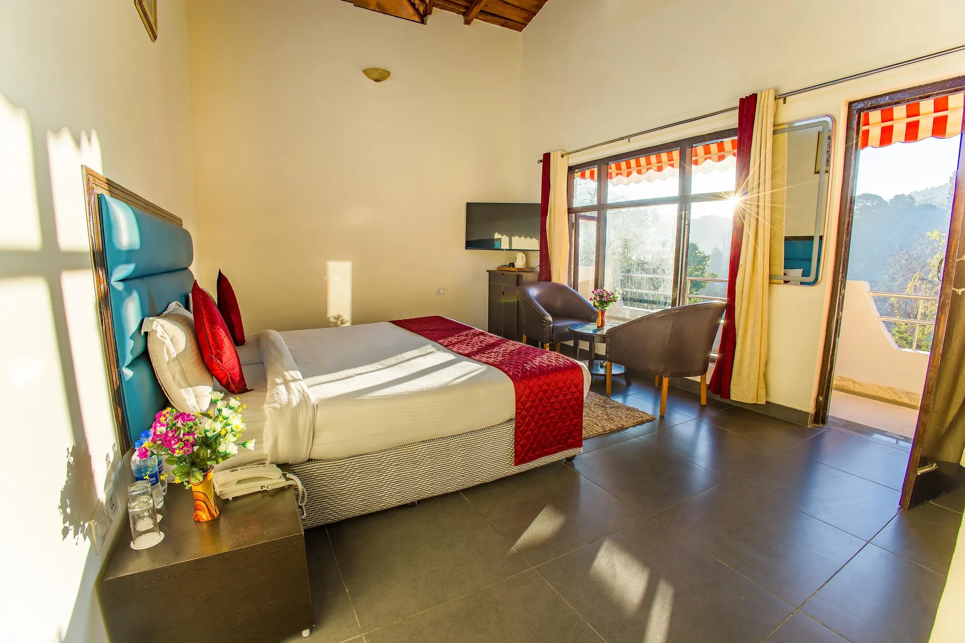 Vaapi Comfort Inn (A Unit Of SAM Hotels) Room
