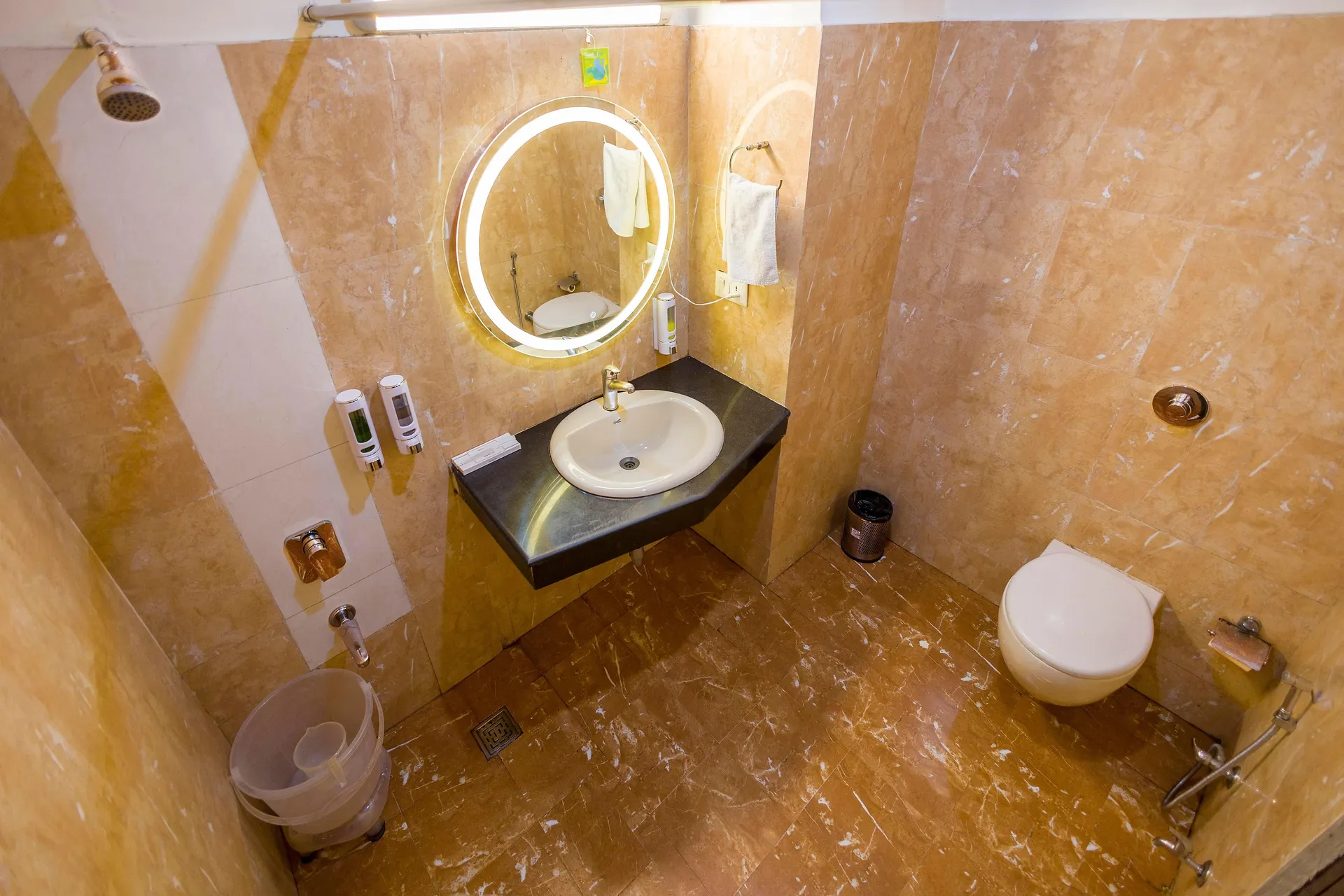 Vaapi Comfort Inn (A Unit Of SAM Hotels) Room