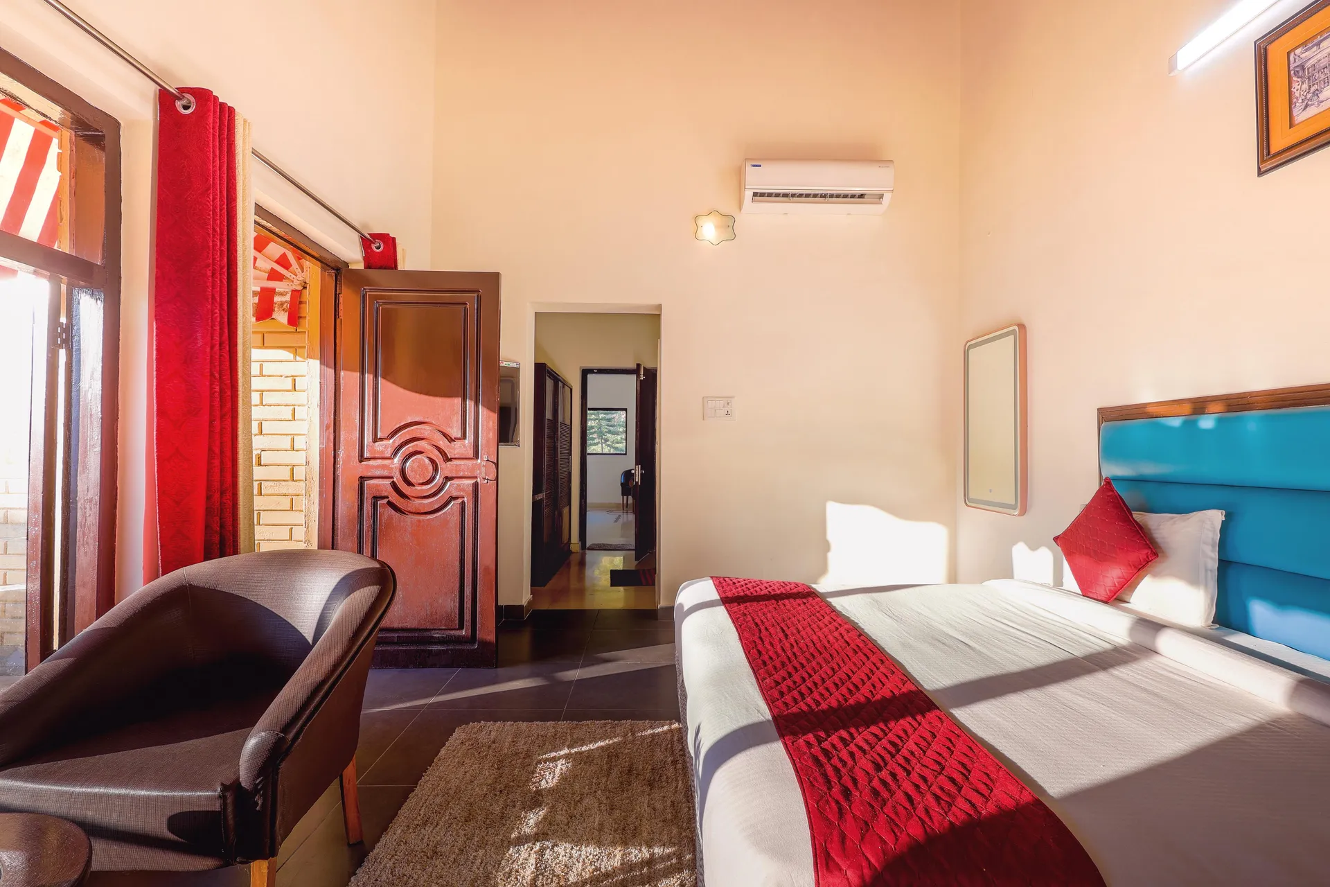 Vaapi Comfort Inn (A Unit Of SAM Hotels) Room