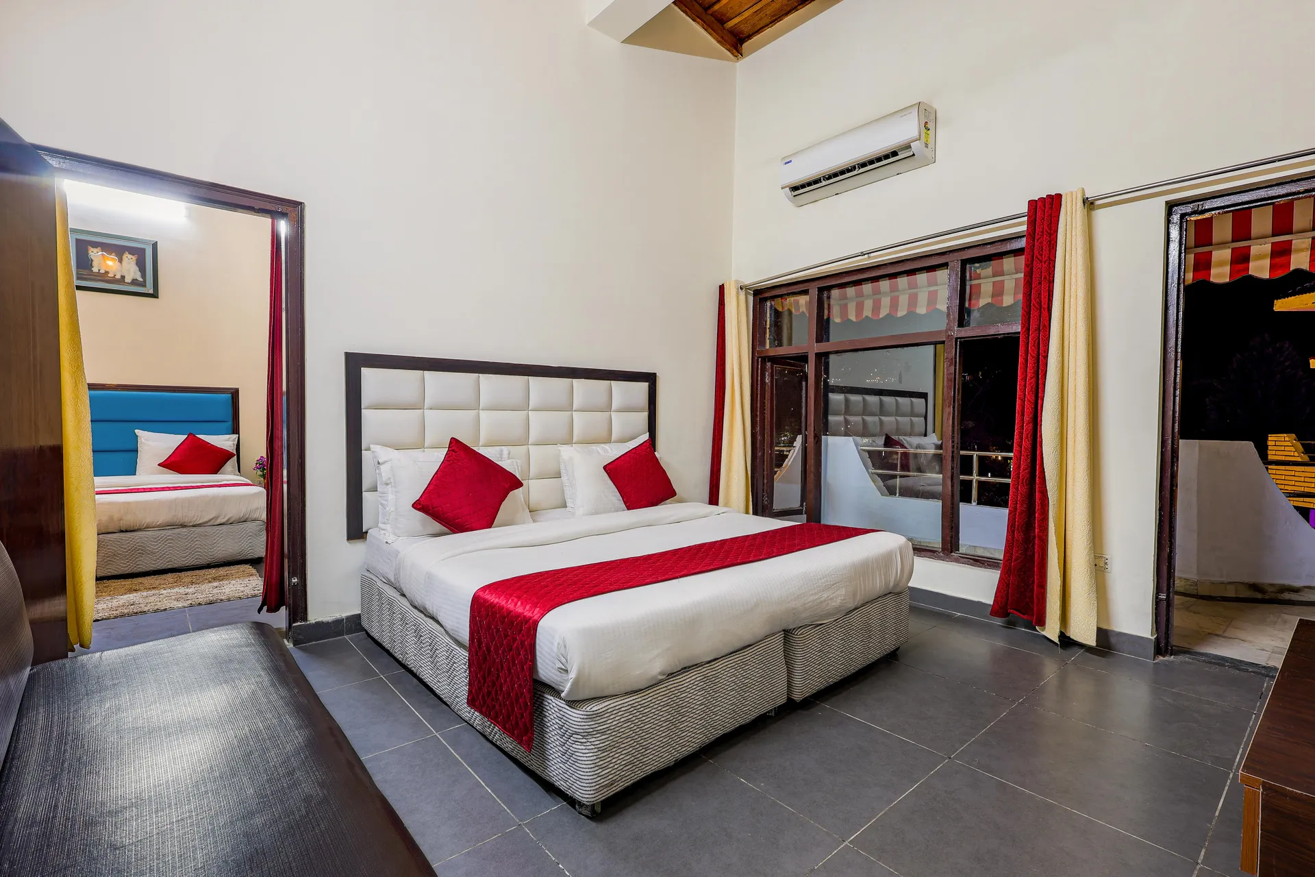 Vaapi Comfort Inn (A Unit Of SAM Hotels) Room