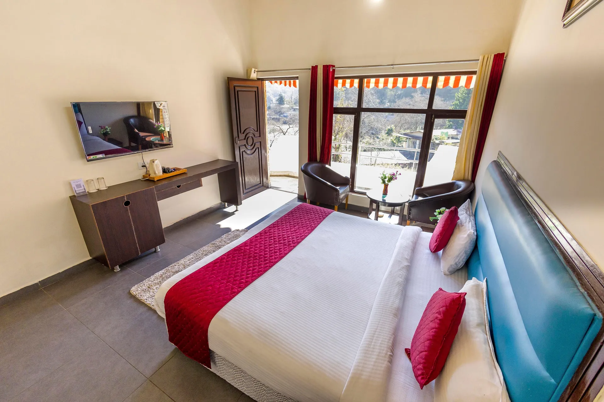 Vaapi Comfort Inn (A Unit Of SAM Hotels) Room