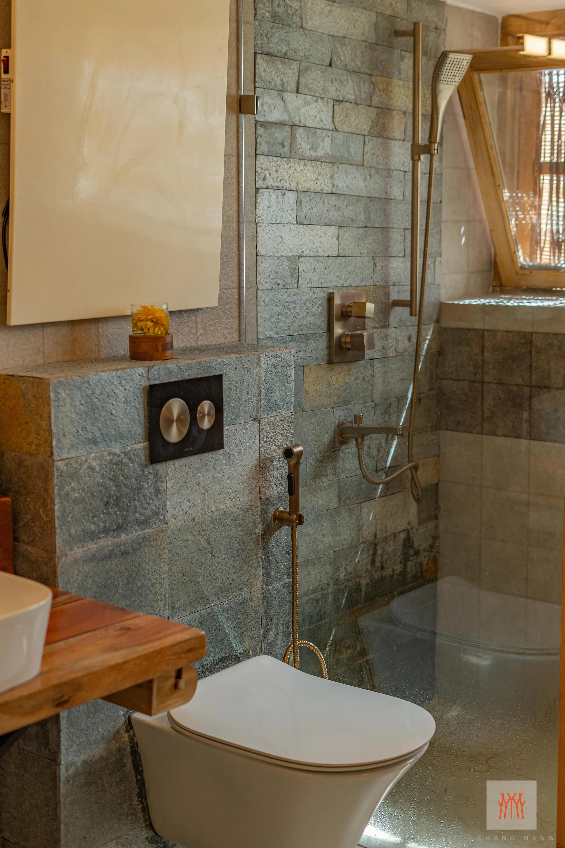 Lchang Nang  Retreat- The House of Trees Washroom