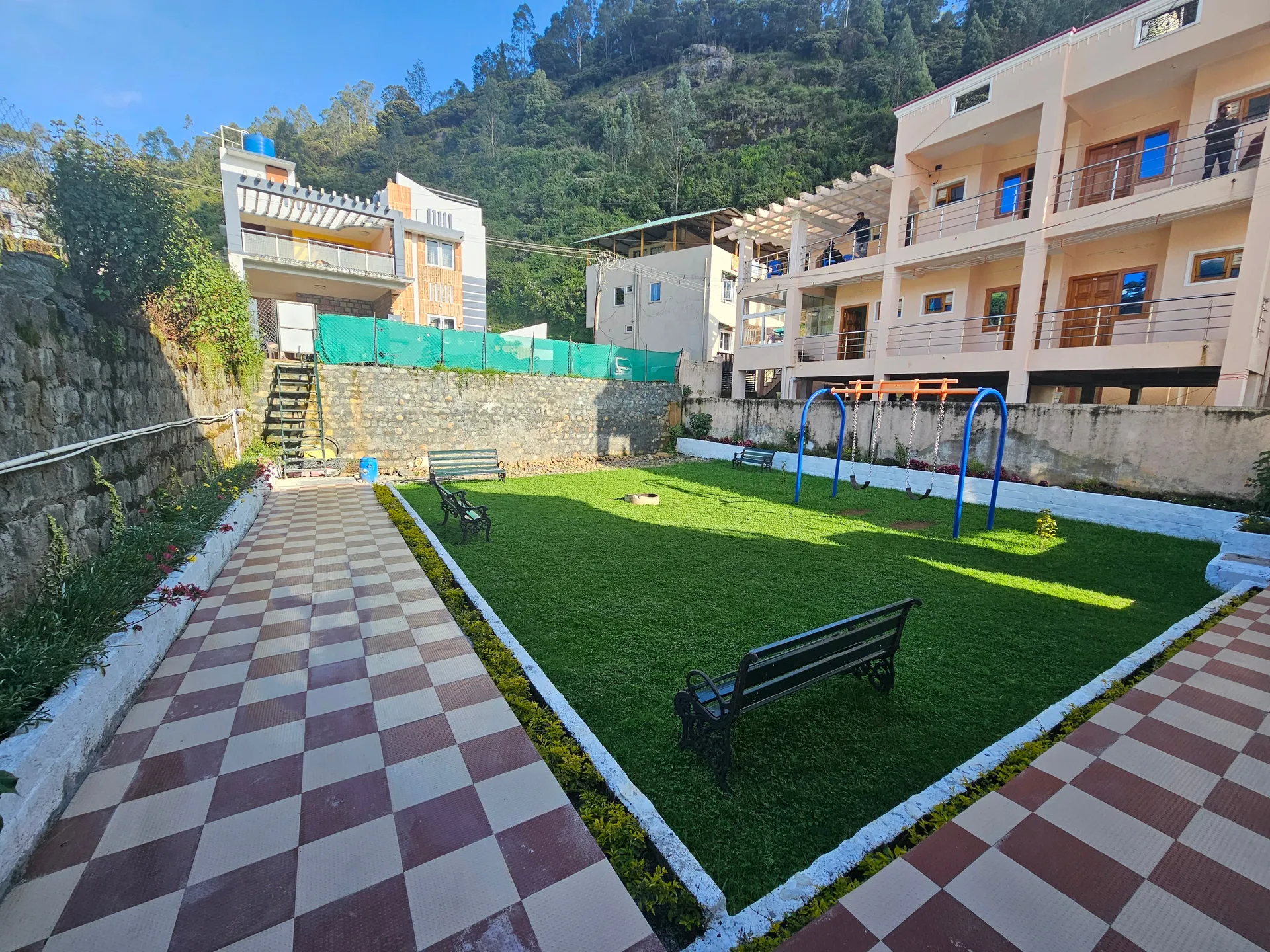 The Forest View Cottages | Rooms & Wi-Fi Courtyard