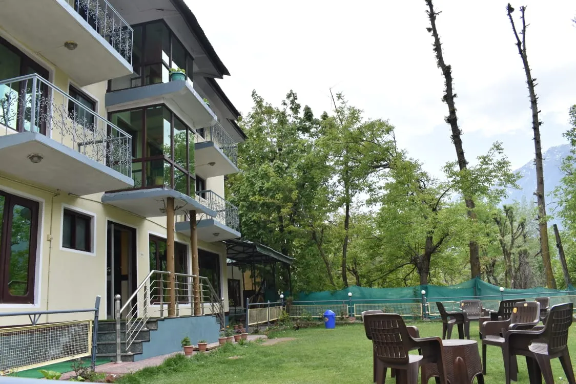 Green Top Resort Facade