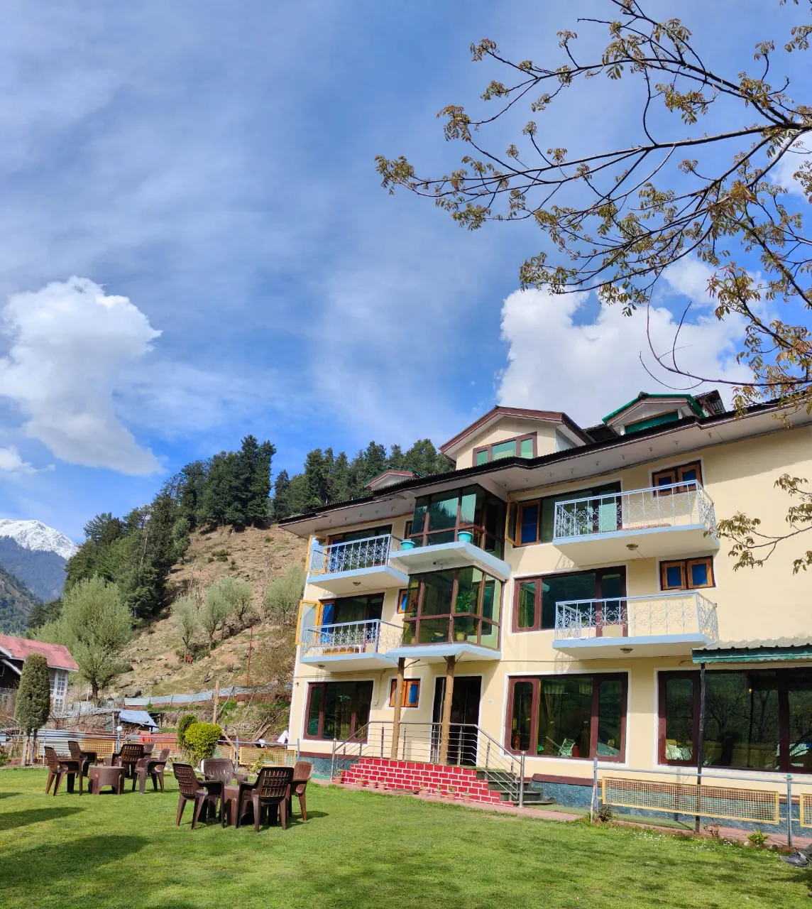 Green Top Resort Facade