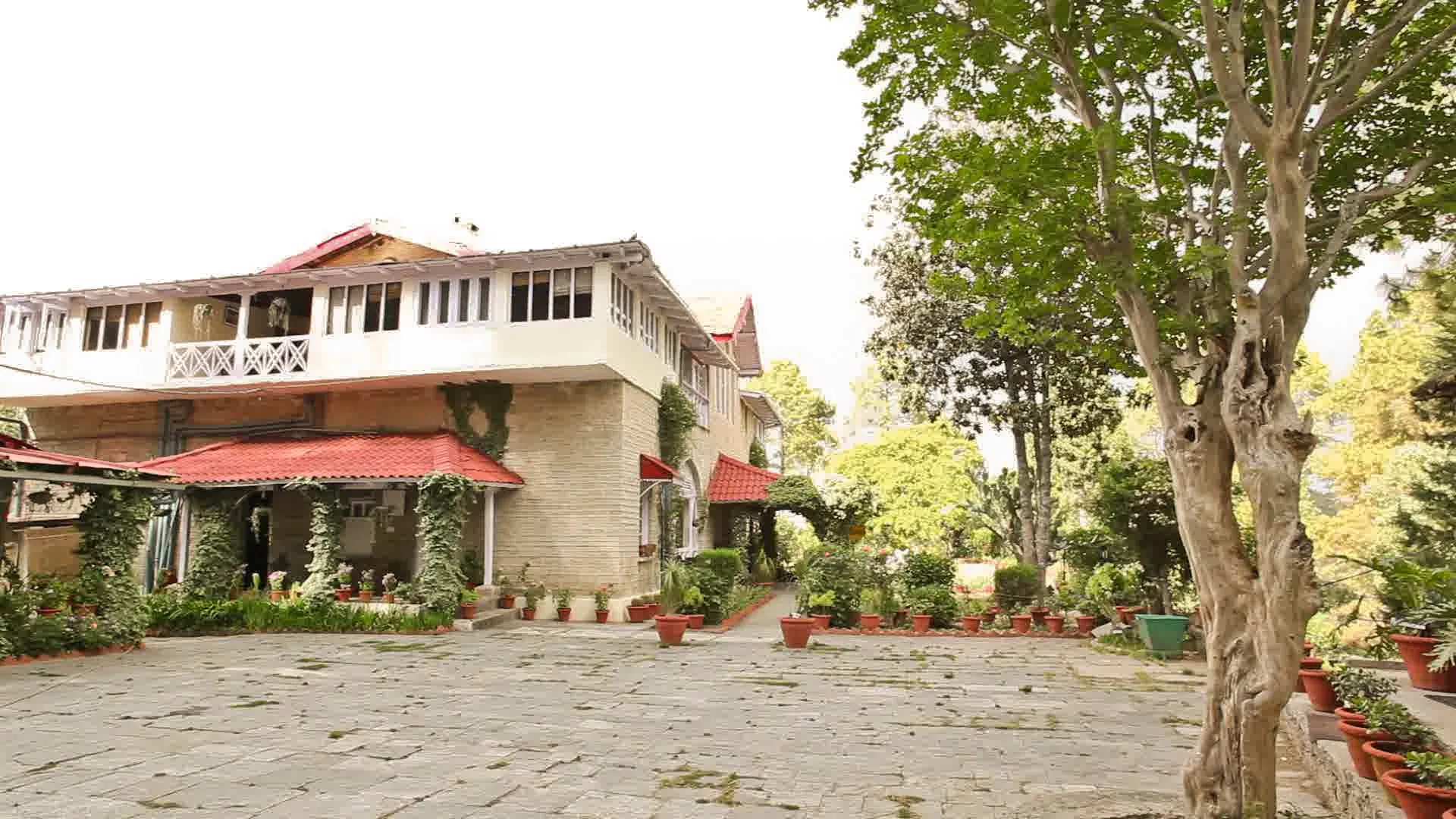 Hotel Chevron Rosemount, Ranikhet Outdoors