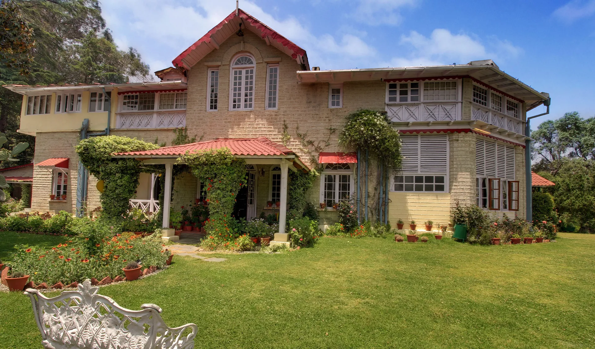 Hotel Chevron Rosemount, Ranikhet Outdoors