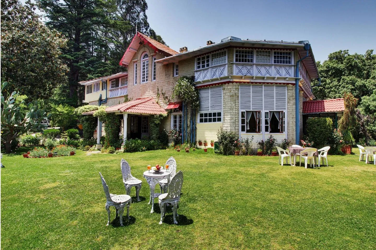 Hotel Chevron Rosemount, Ranikhet Outdoors