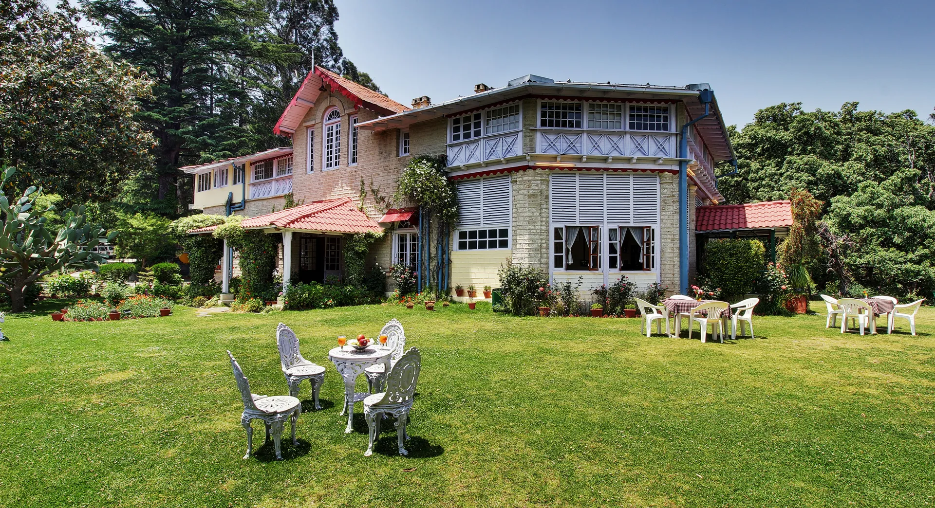Hotel Chevron Rosemount, Ranikhet Outdoors
