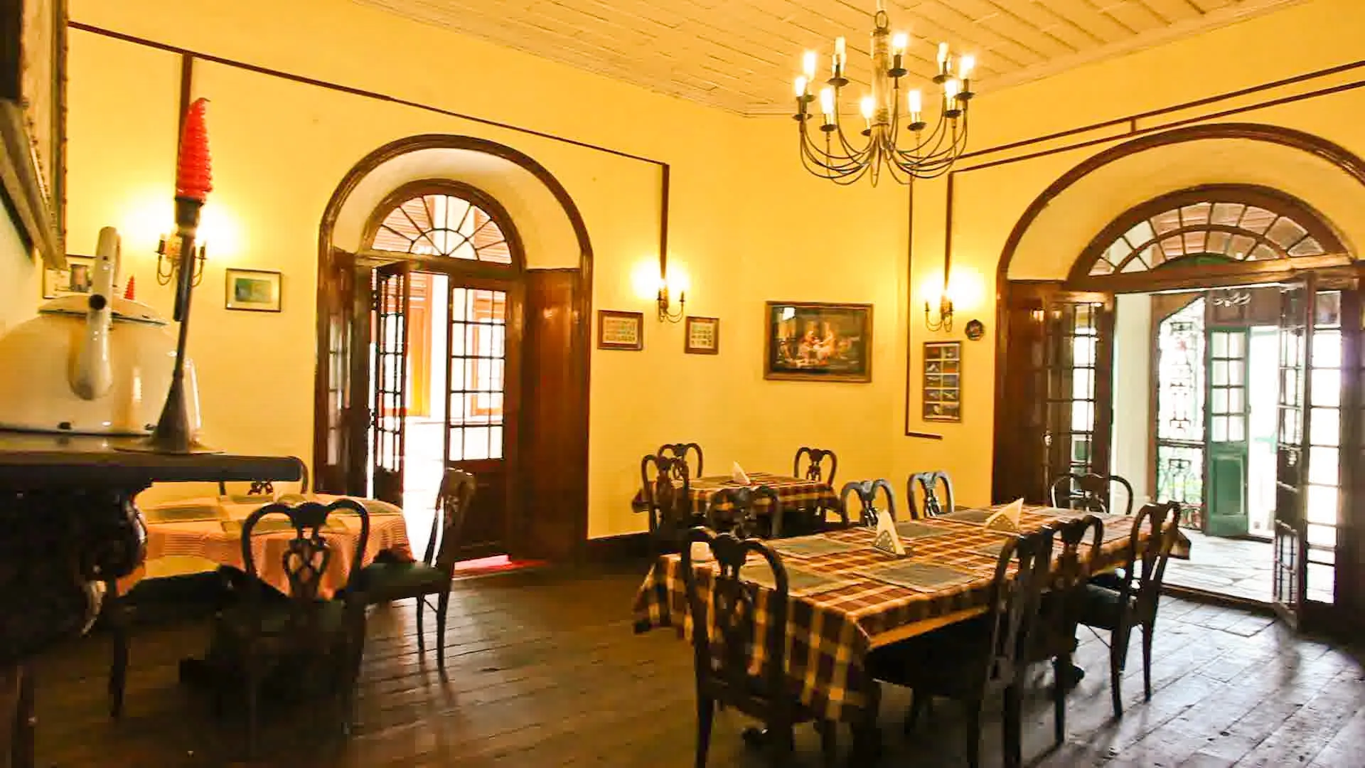 Hotel Chevron Rosemount, Ranikhet Restaurant