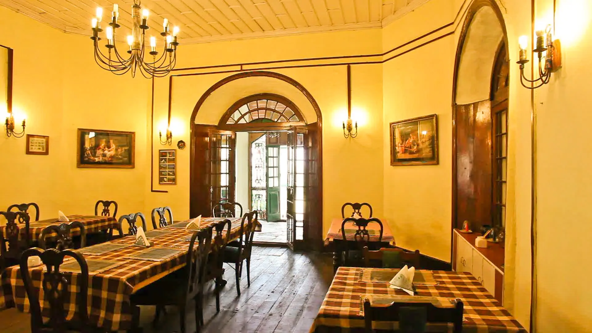Hotel Chevron Rosemount, Ranikhet Restaurant