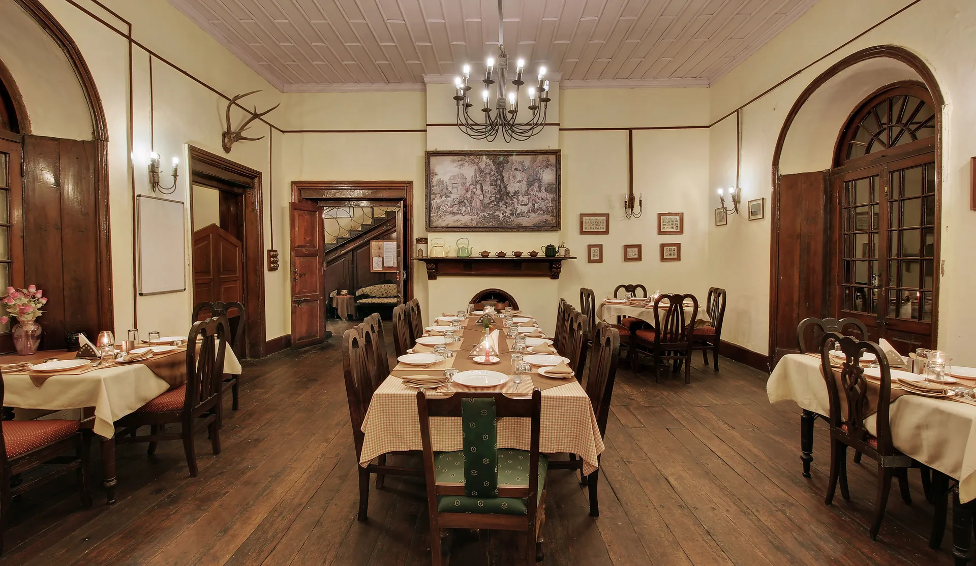 Hotel Chevron Rosemount, Ranikhet Restaurant