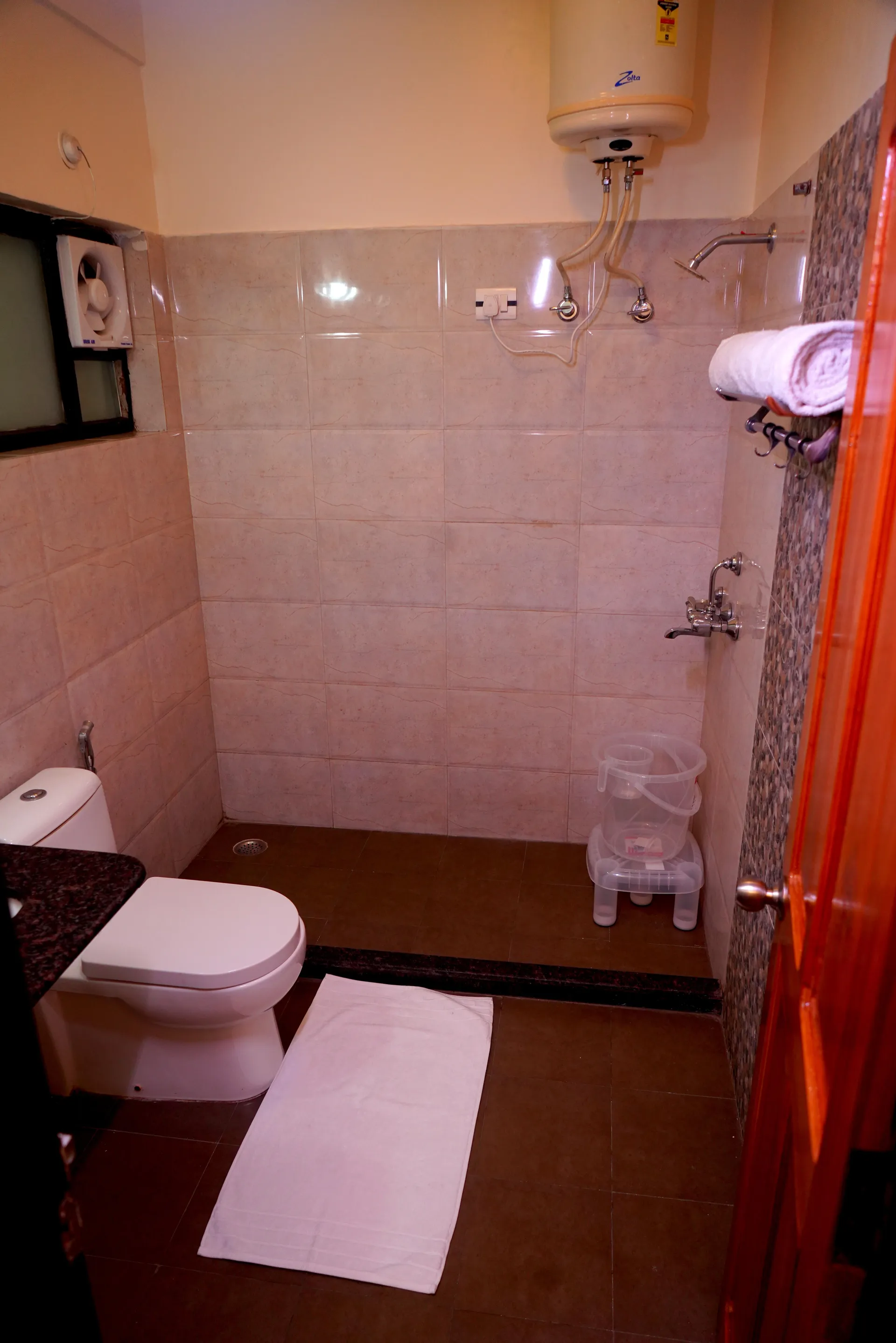 The Dharmas Resort Ranikhet Bathroom