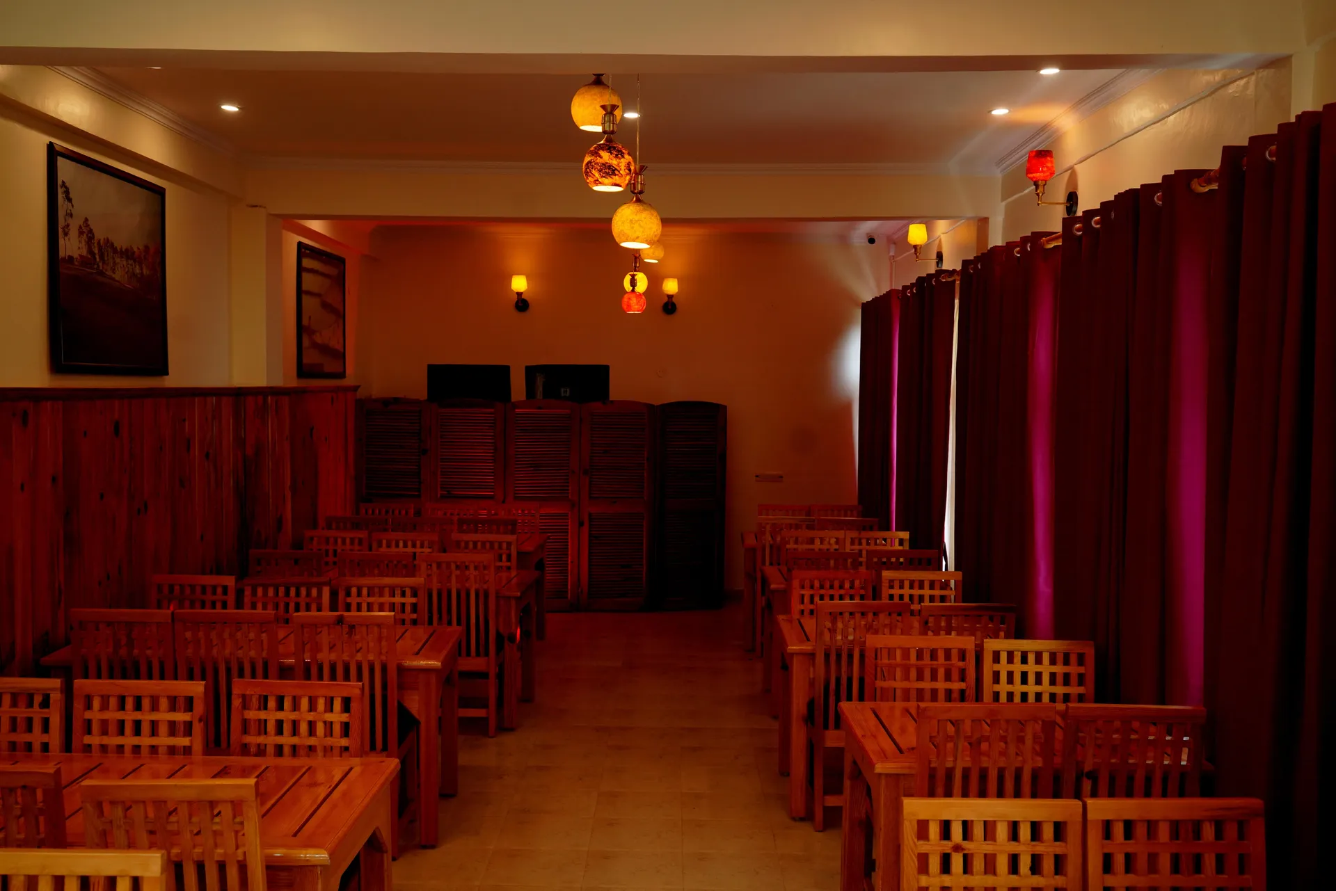 The Dharmas Resort Ranikhet Dining Area