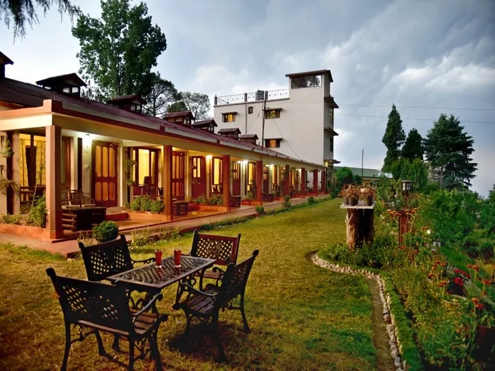 Xomotel- Ranikhet Heights Facade
