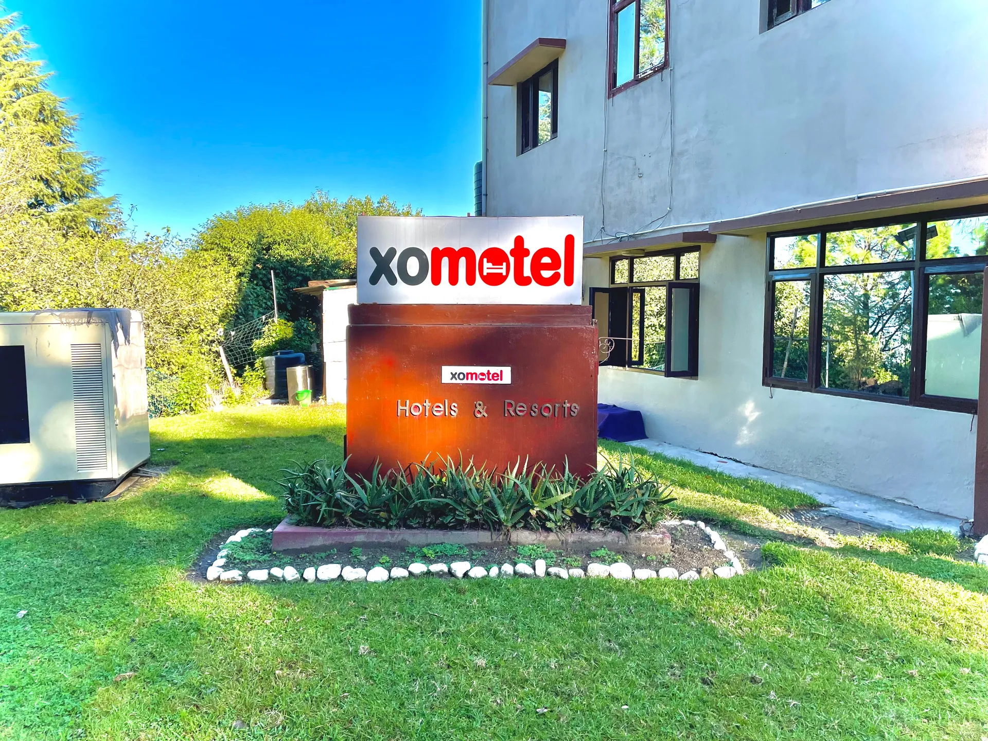 Xomotel- Ranikhet Heights Parking