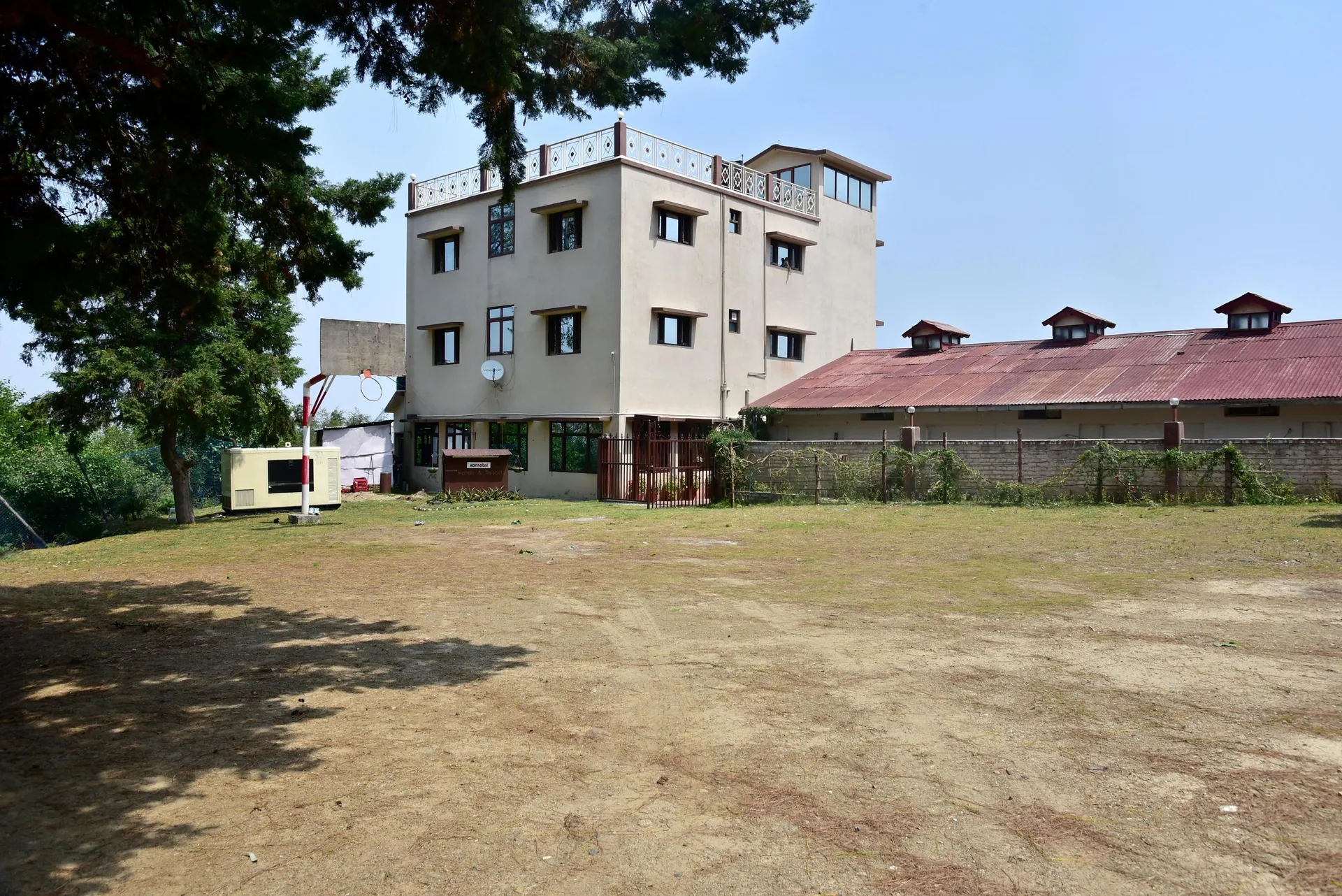 Xomotel- Ranikhet Heights Parking