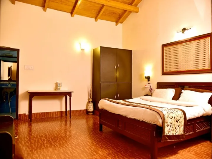 Xomotel- Ranikhet Heights Room