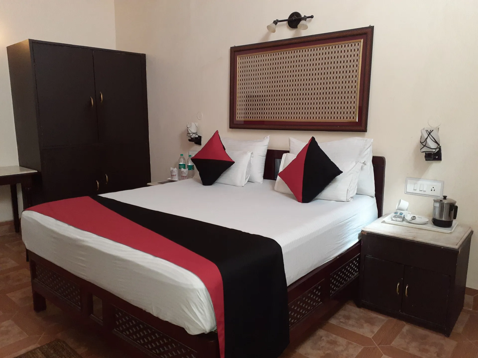 Xomotel- Ranikhet Heights Room