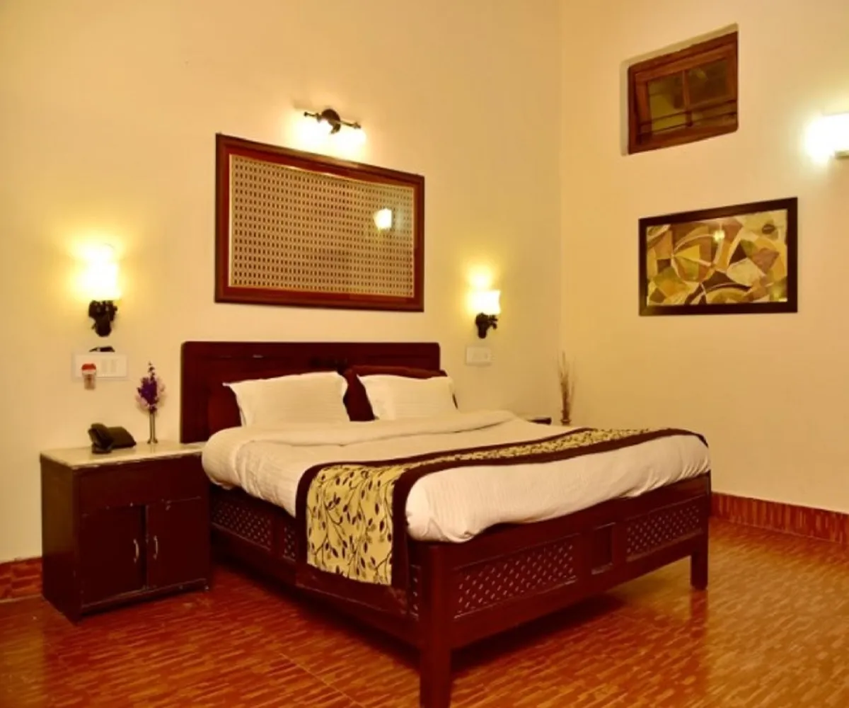 Xomotel- Ranikhet Heights Room