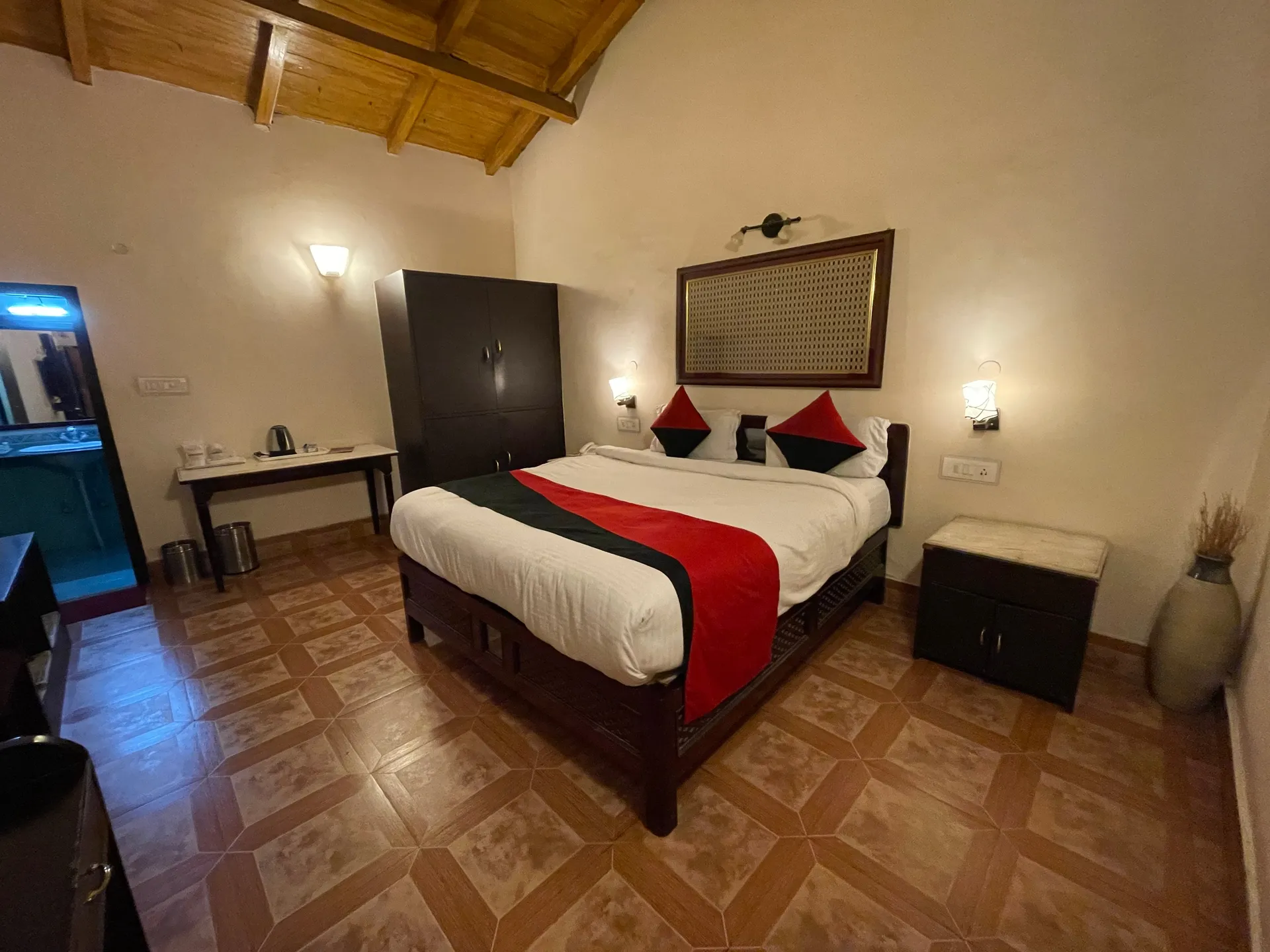 Xomotel- Ranikhet Heights Room
