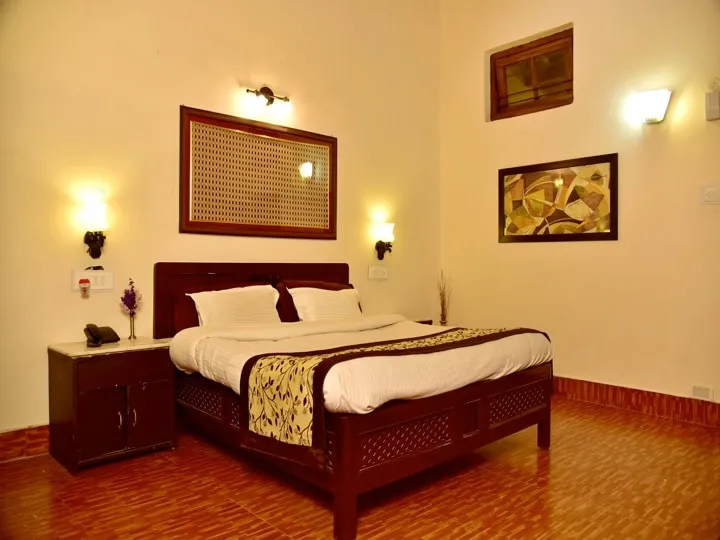 Xomotel- Ranikhet Heights Room