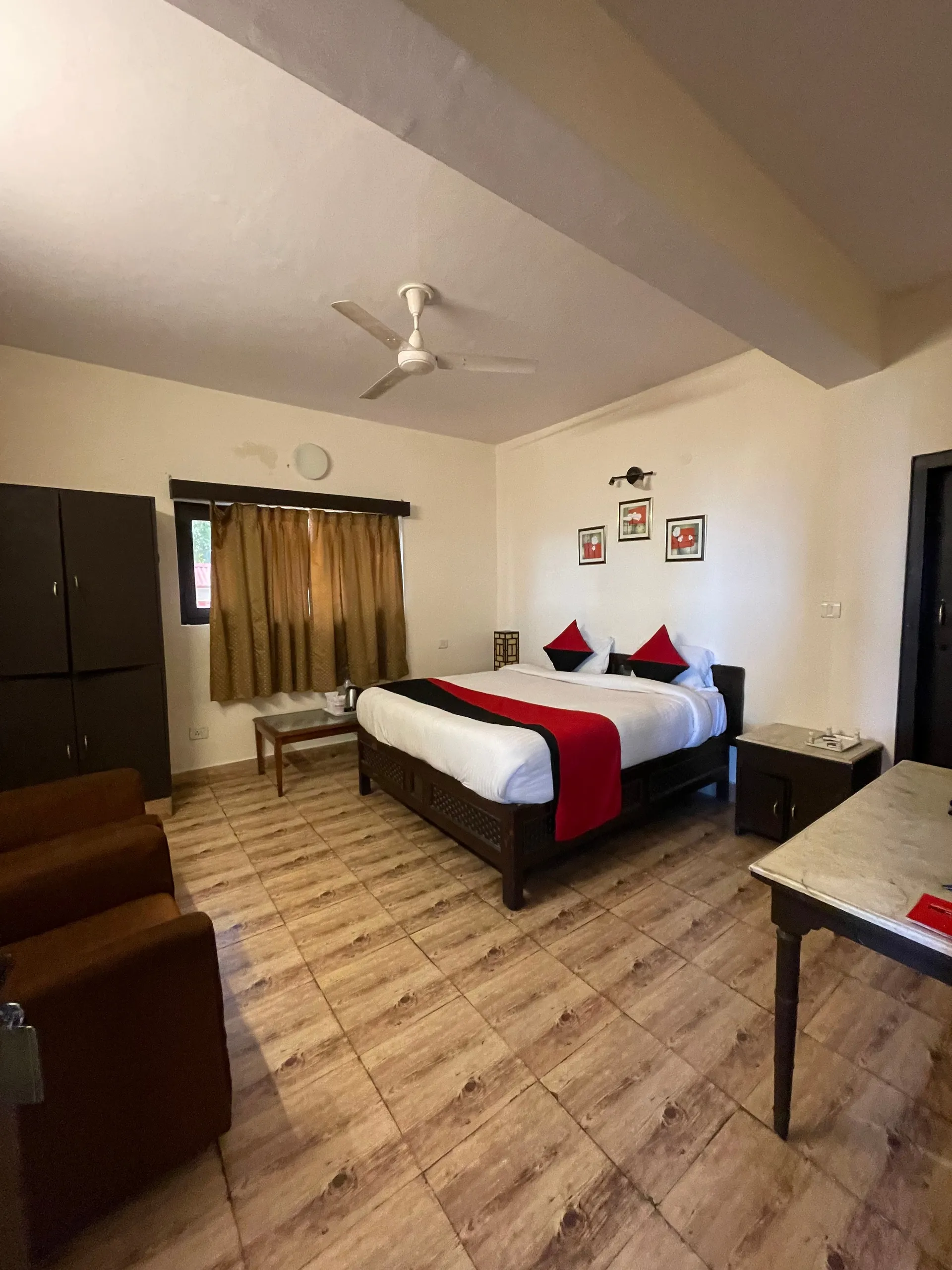 Xomotel- Ranikhet Heights Room