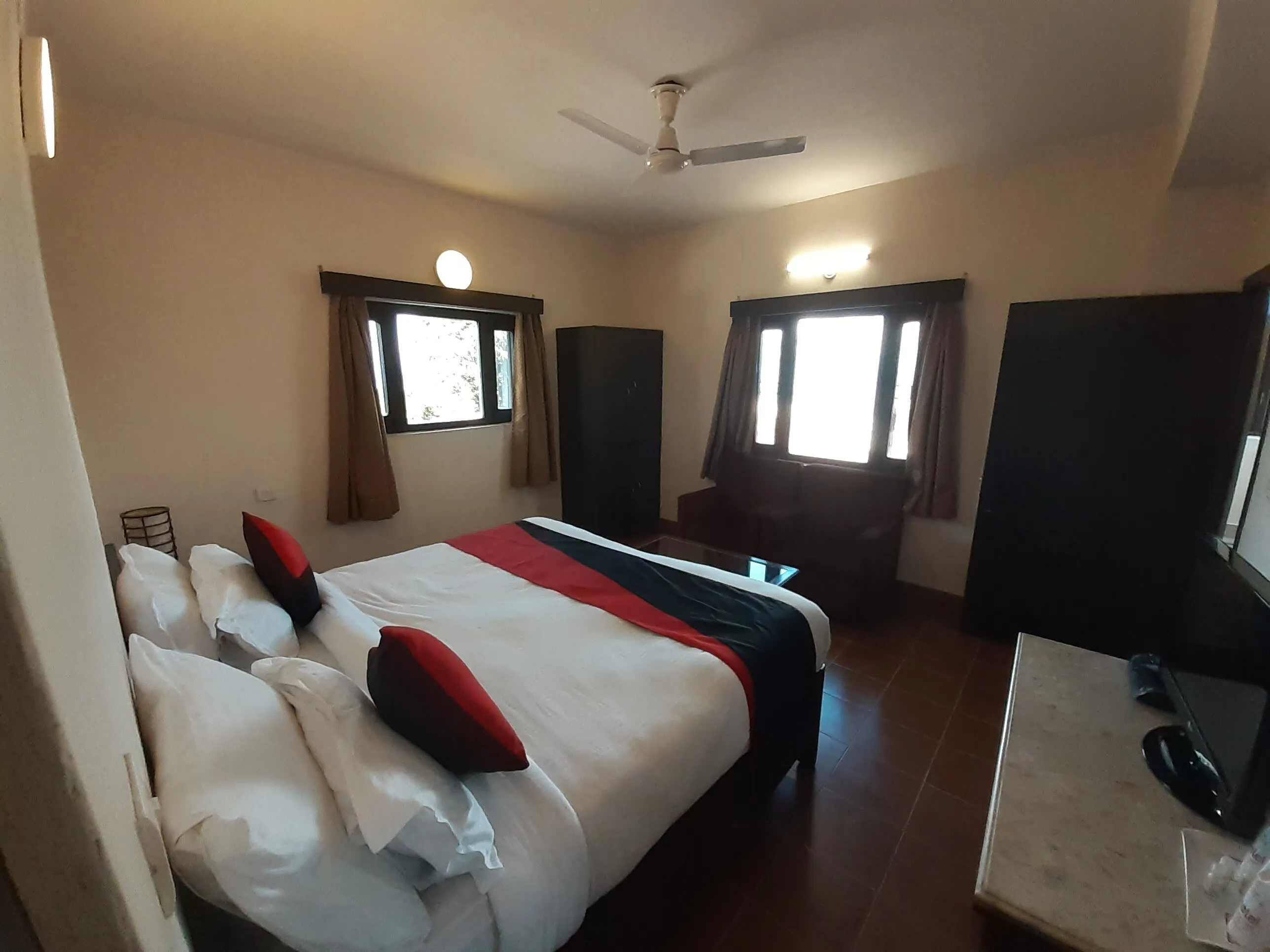 Xomotel- Ranikhet Heights Room