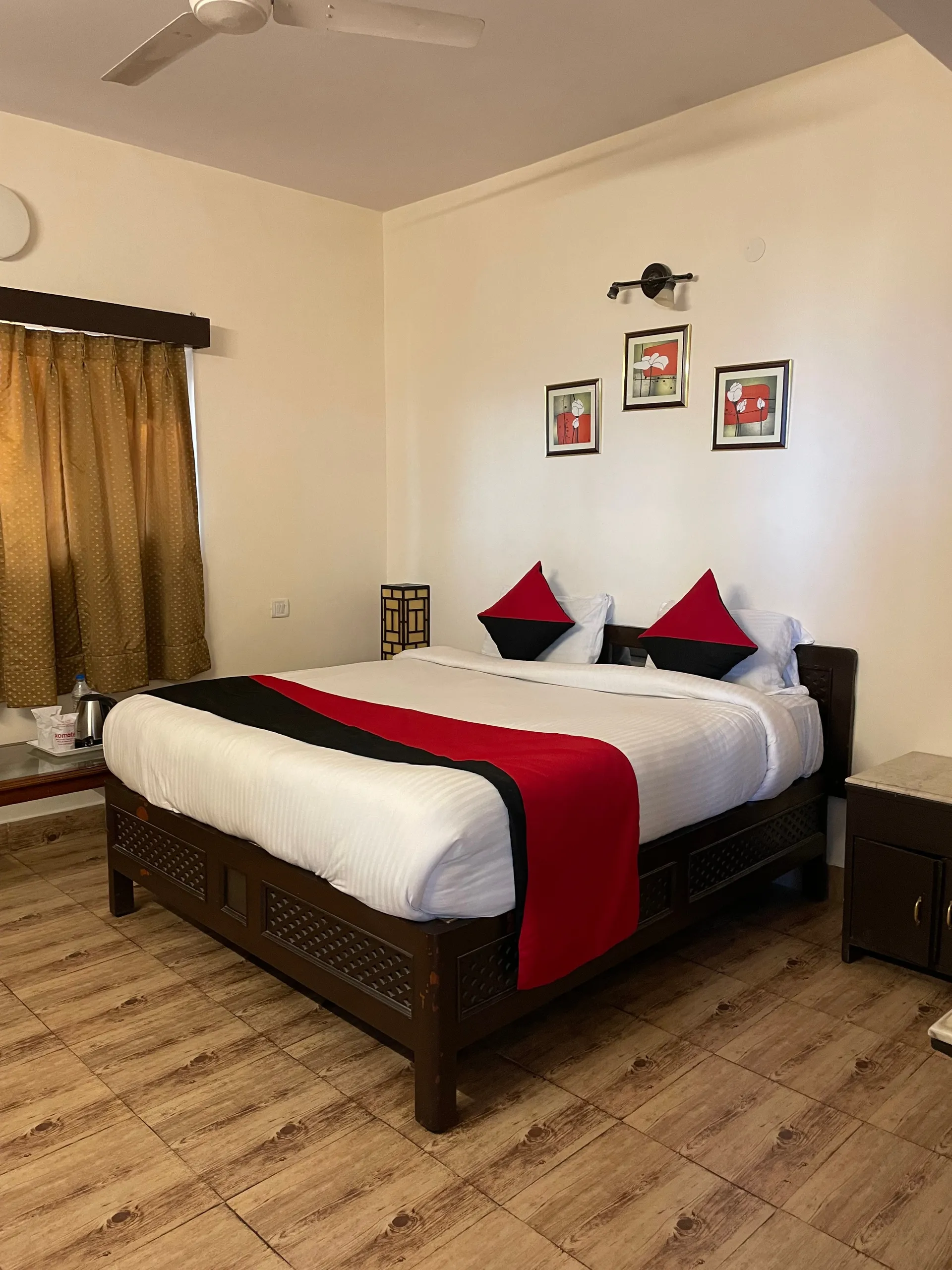 Xomotel- Ranikhet Heights Room