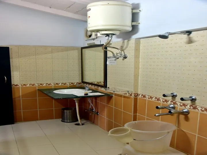 Xomotel- Ranikhet Heights Washroom
