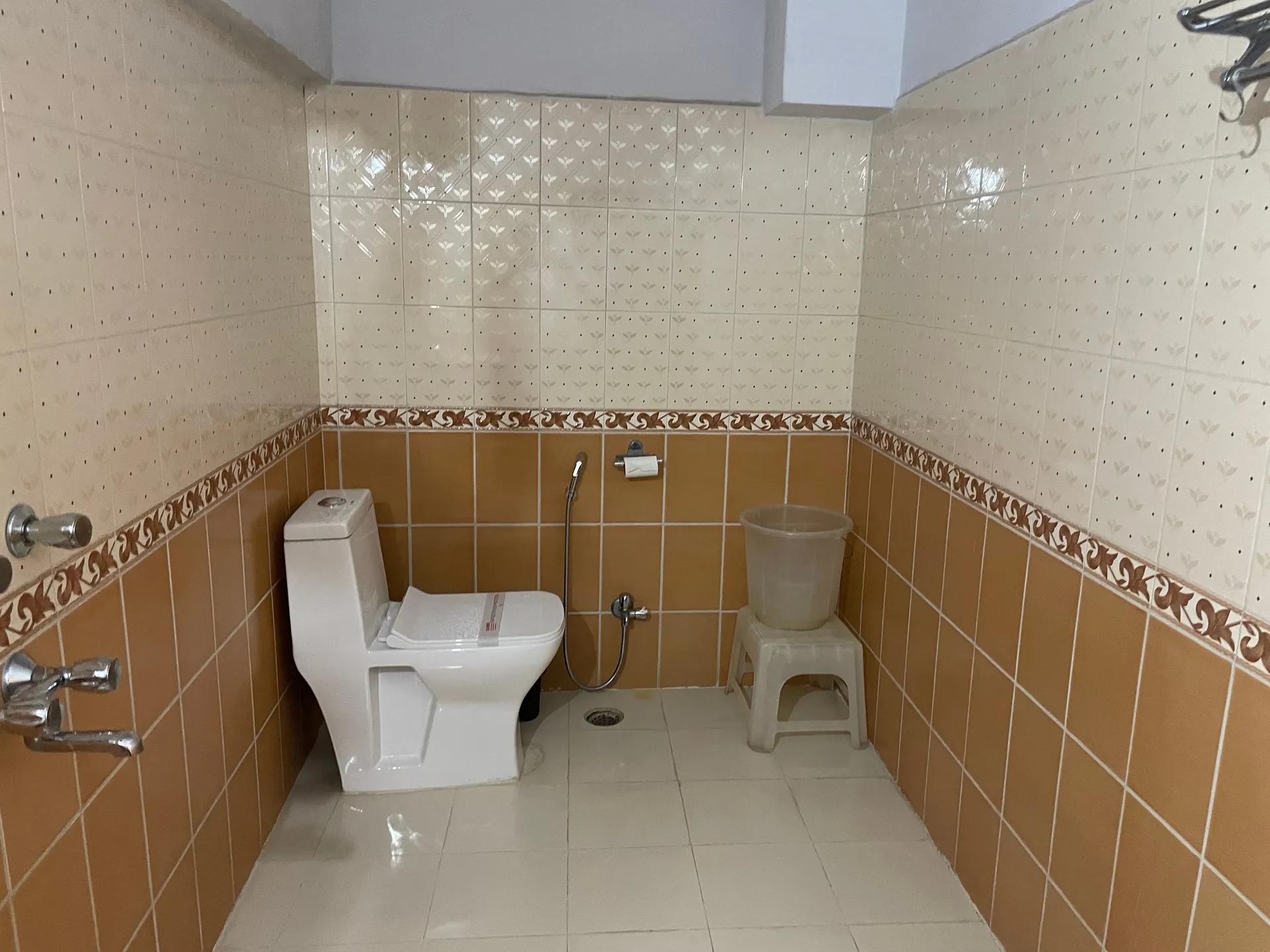 Xomotel- Ranikhet Heights Washroom