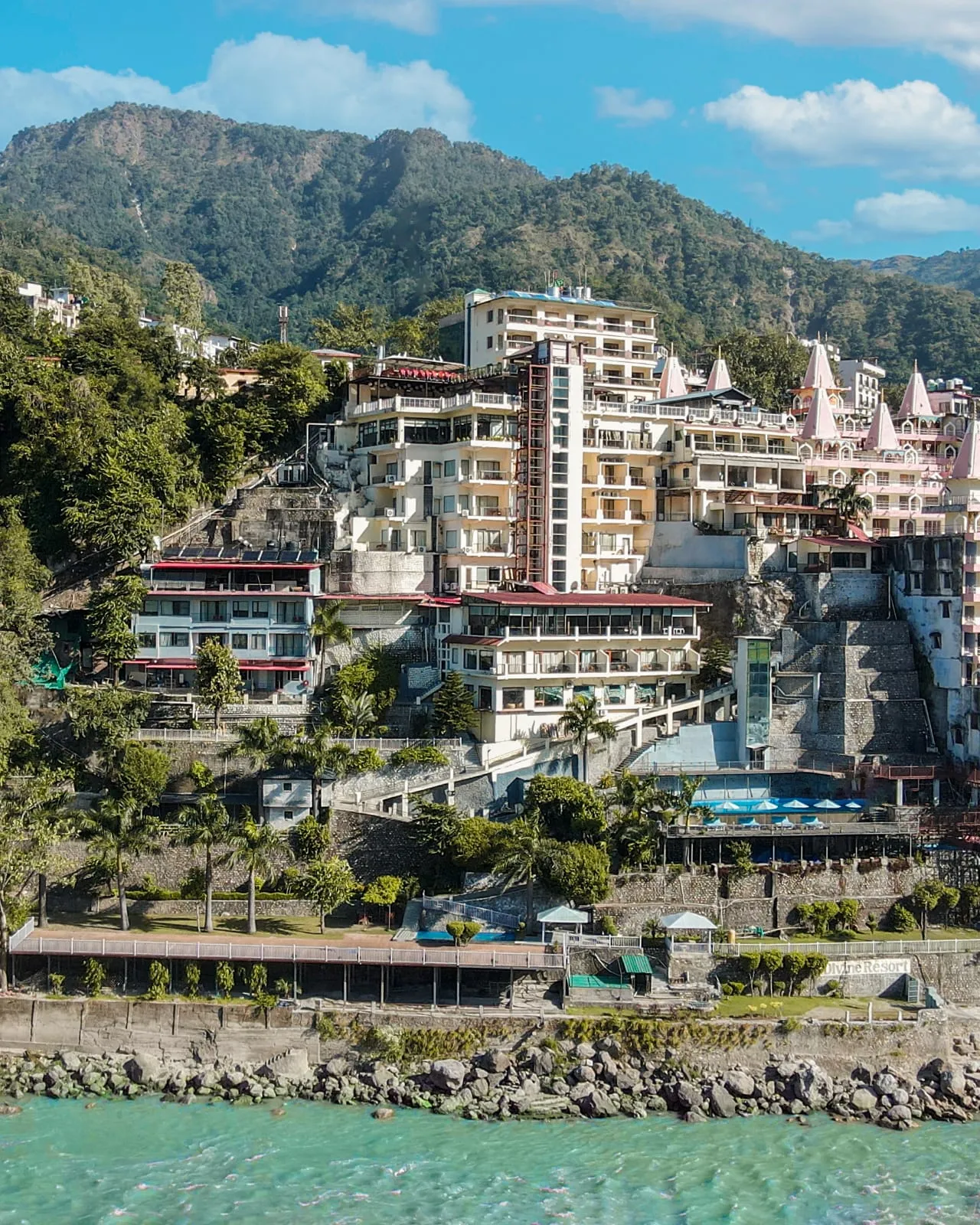 Divine Resorts & Spa Outdoors