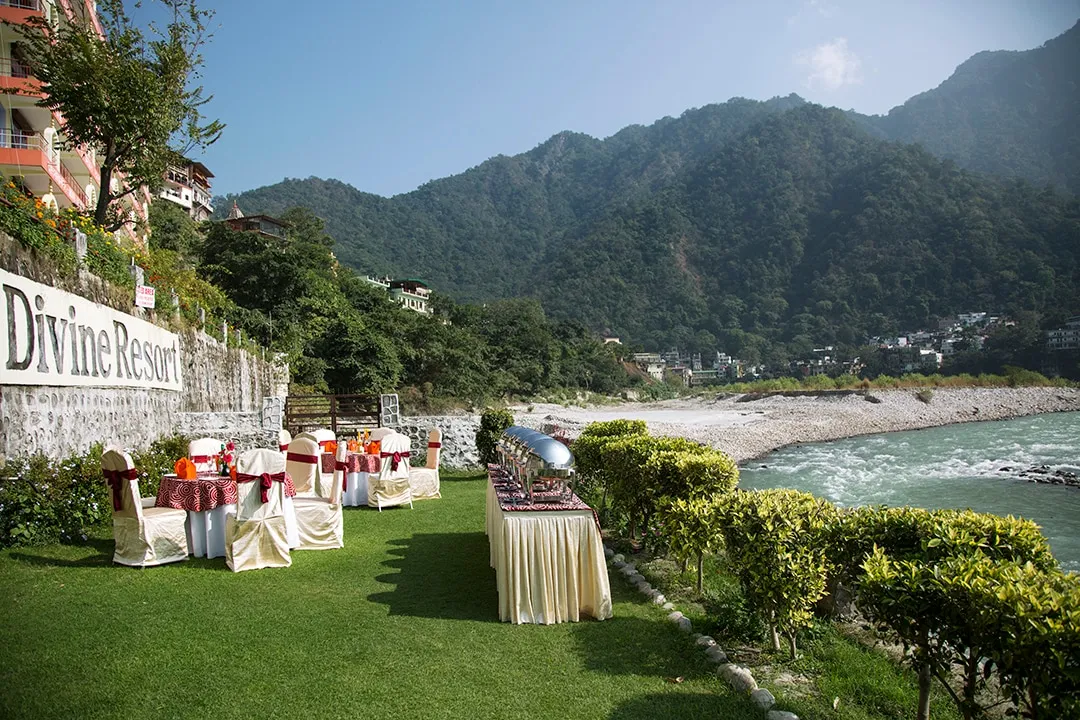 Divine Resorts & Spa Outdoors