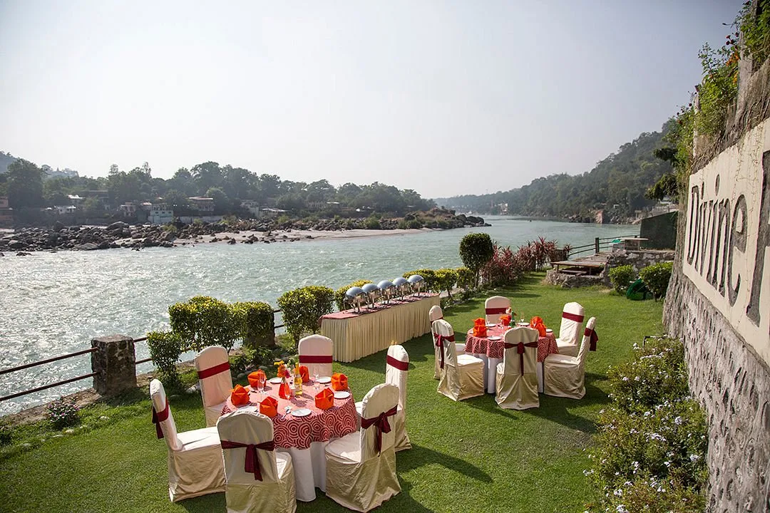 Divine Resorts & Spa Outdoors