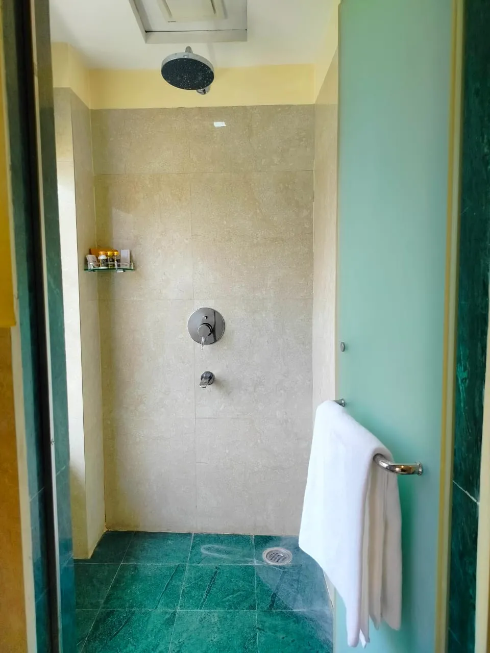 Divine Resorts & Spa Room