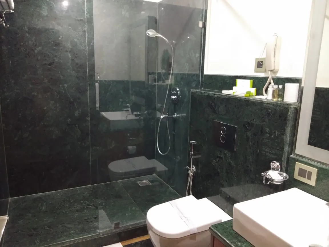 Divine Resorts & Spa Room