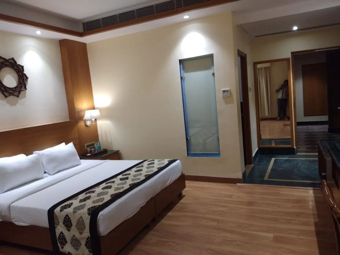 Divine Resorts & Spa Room